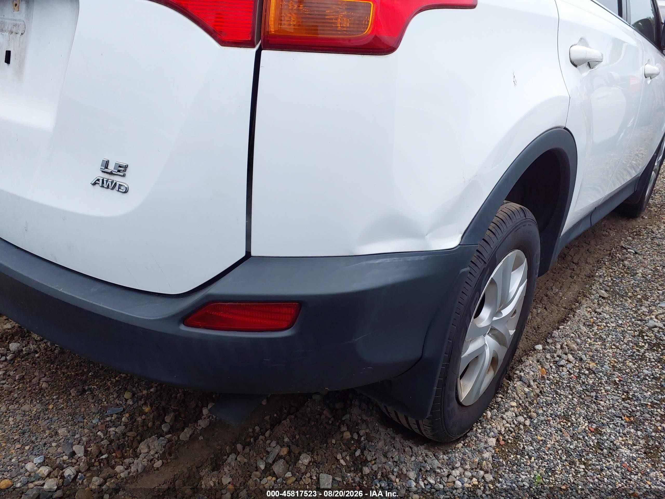 2015 Toyota Rav4 Le White vin: JTMBFREVXFD169637