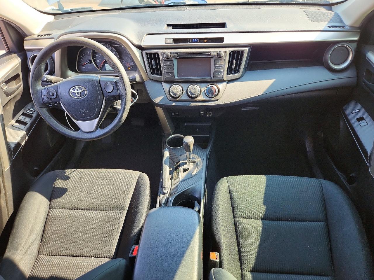 2015 Toyota Rav4 Le Silver vin: JTMBFREVXFD170934