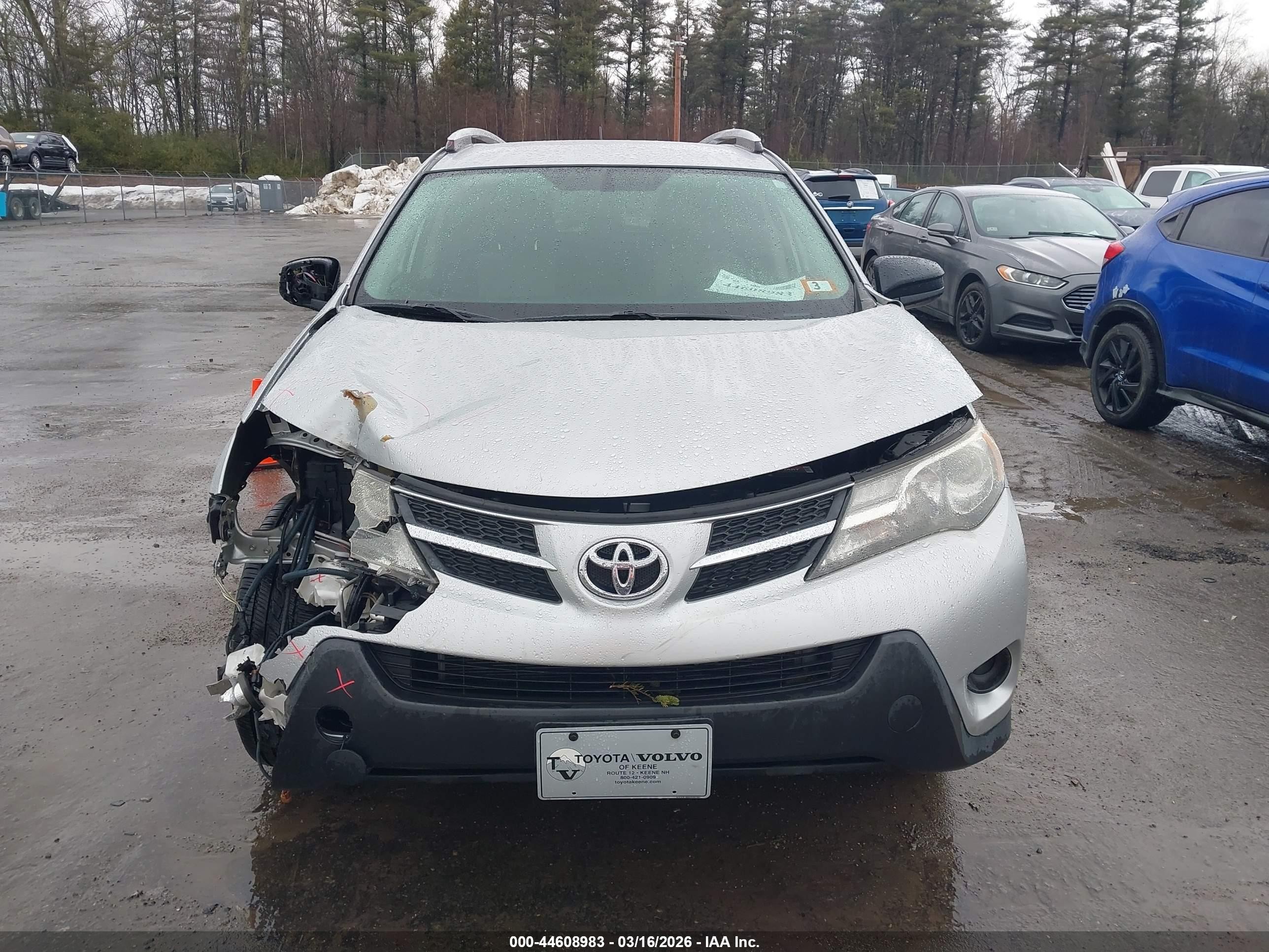 2015 Toyota Rav4 Le Silver vin: JTMBFREVXFJ022381
