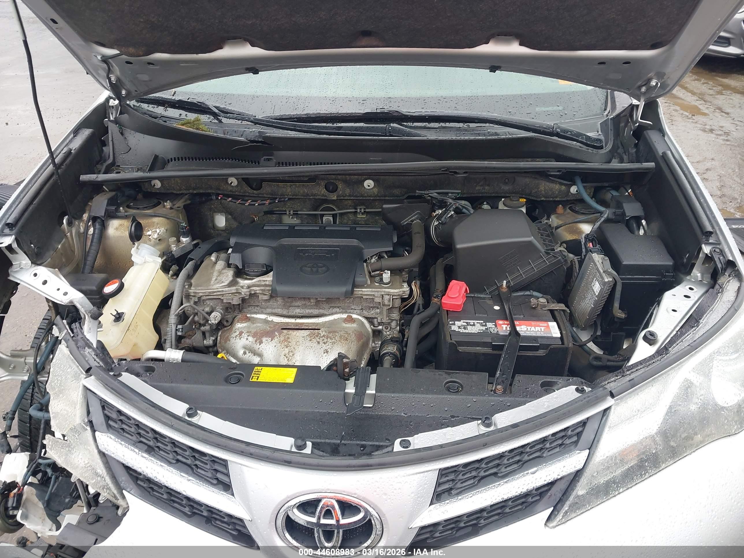 2015 Toyota Rav4 Le Silver vin: JTMBFREVXFJ022381