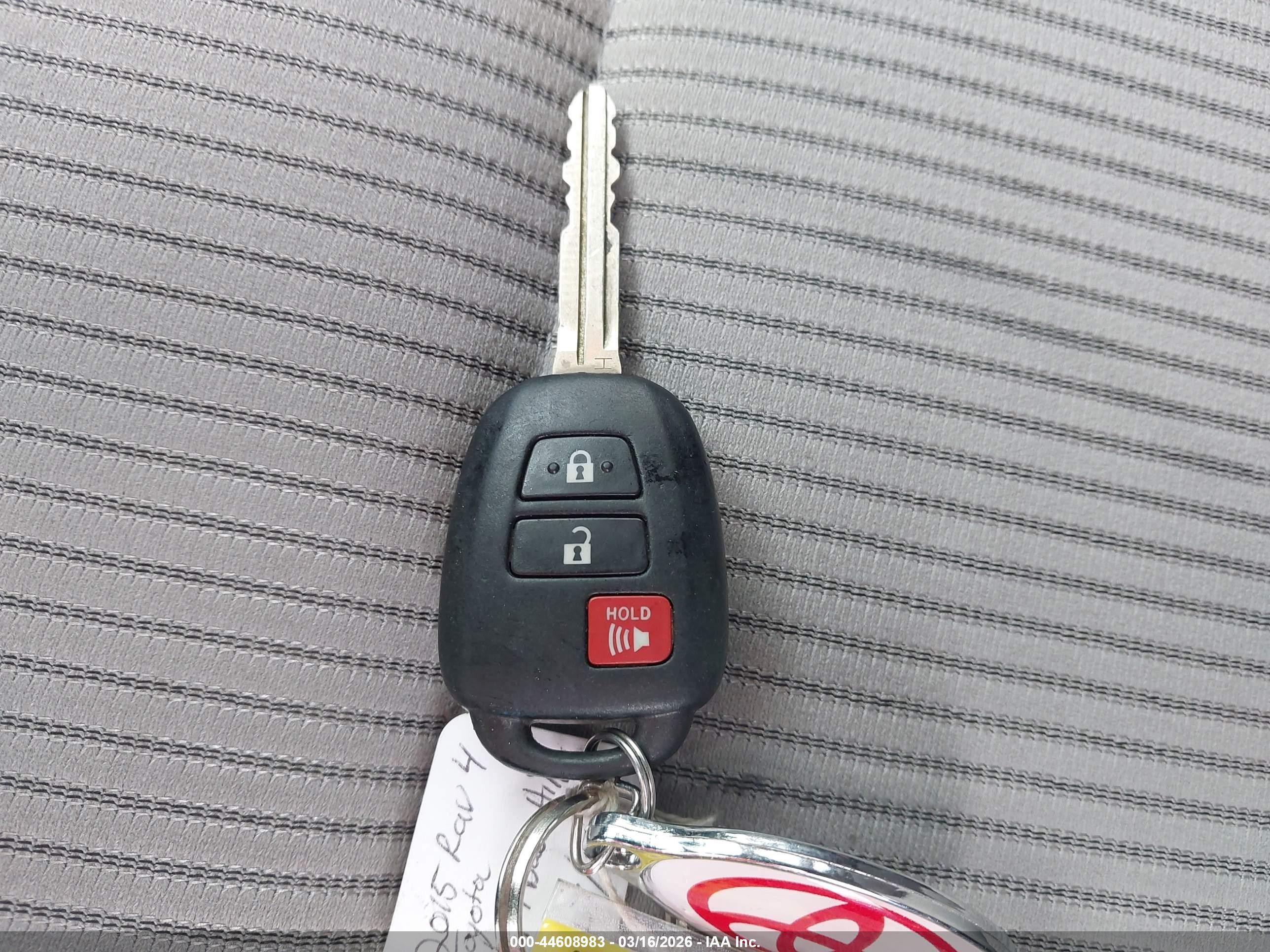 2015 Toyota Rav4 Le Silver vin: JTMBFREVXFJ022381