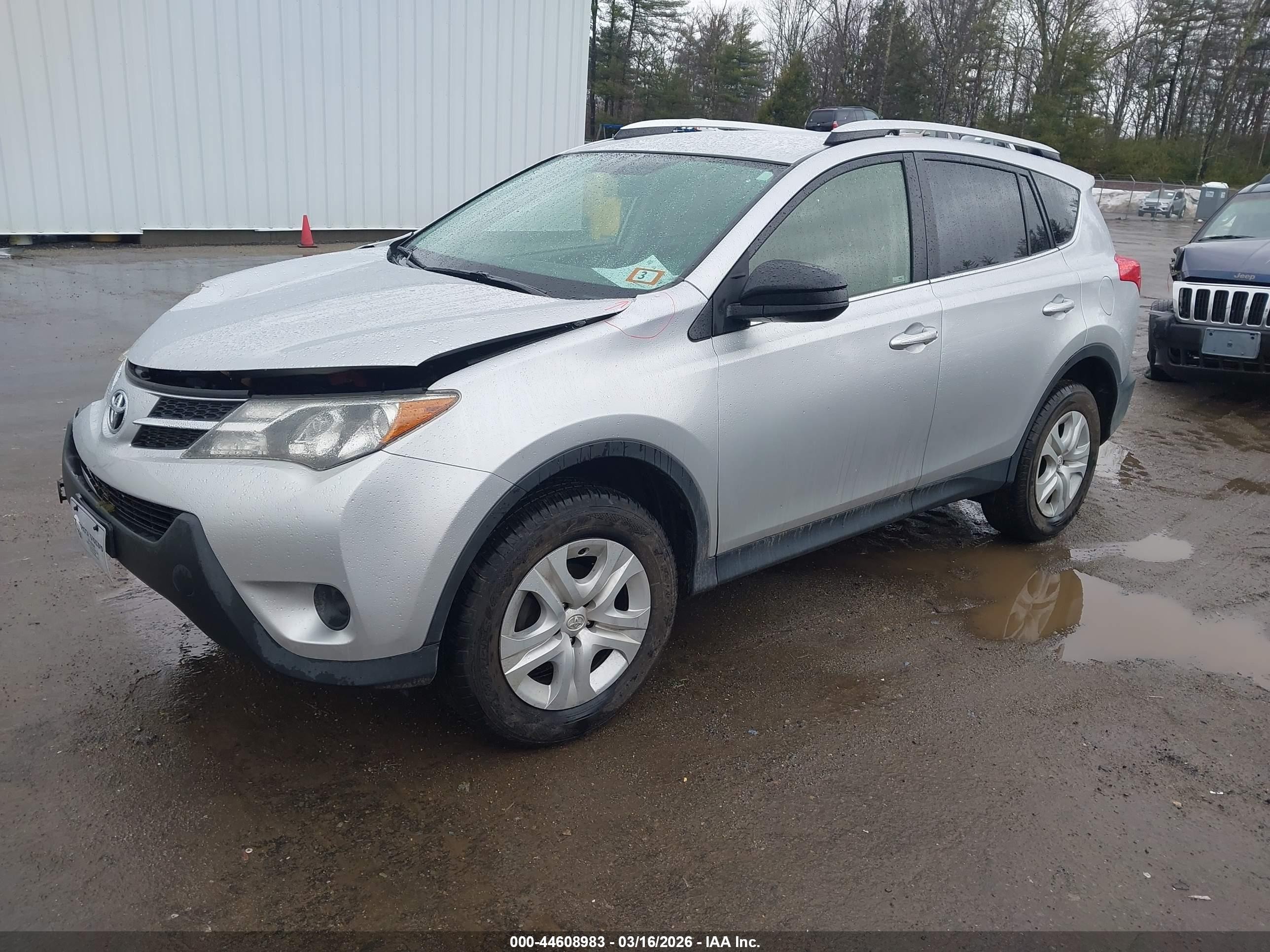 2015 Toyota Rav4 Le Silver vin: JTMBFREVXFJ022381