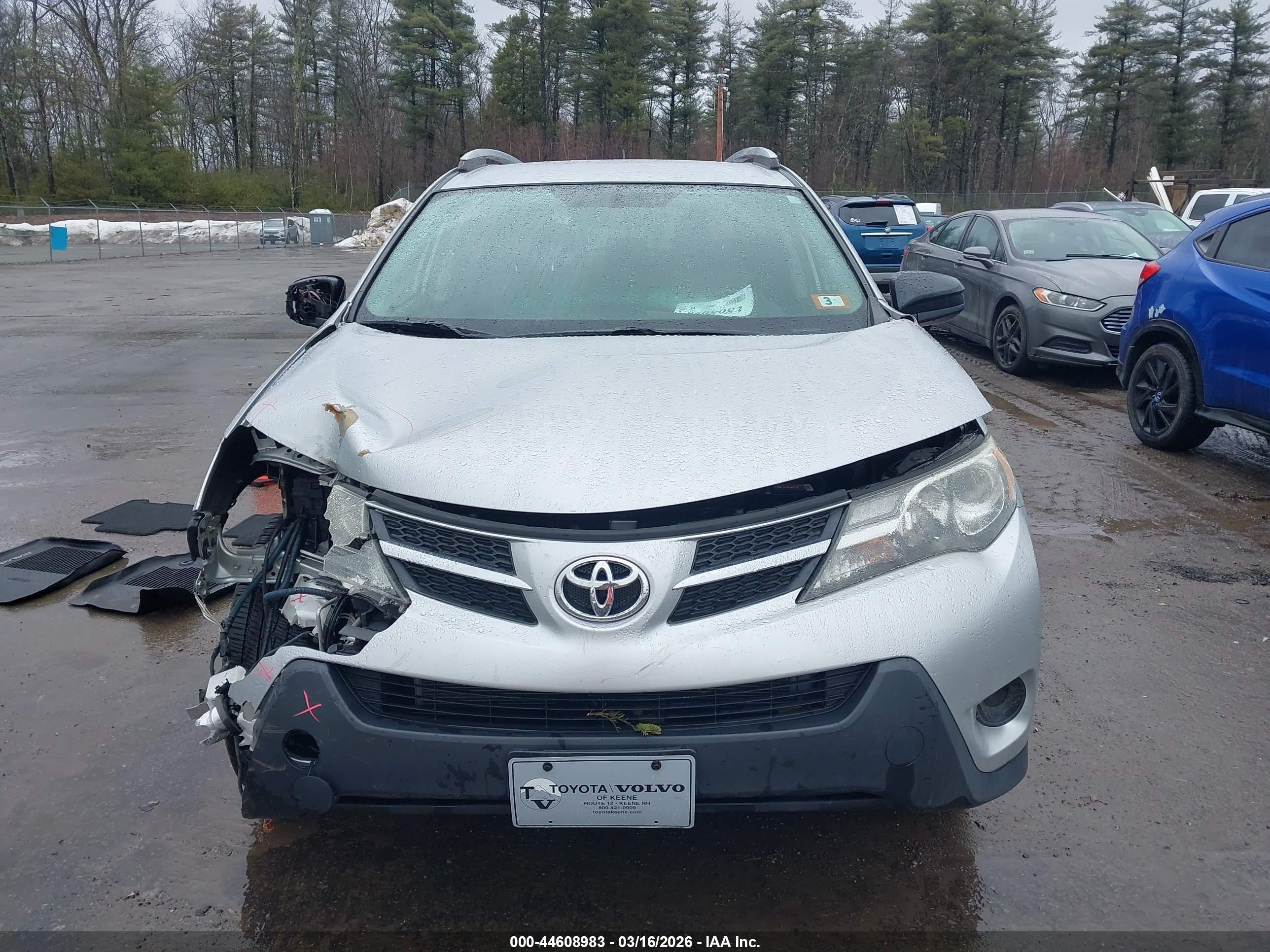 2015 Toyota Rav4 Le Silver vin: JTMBFREVXFJ022381