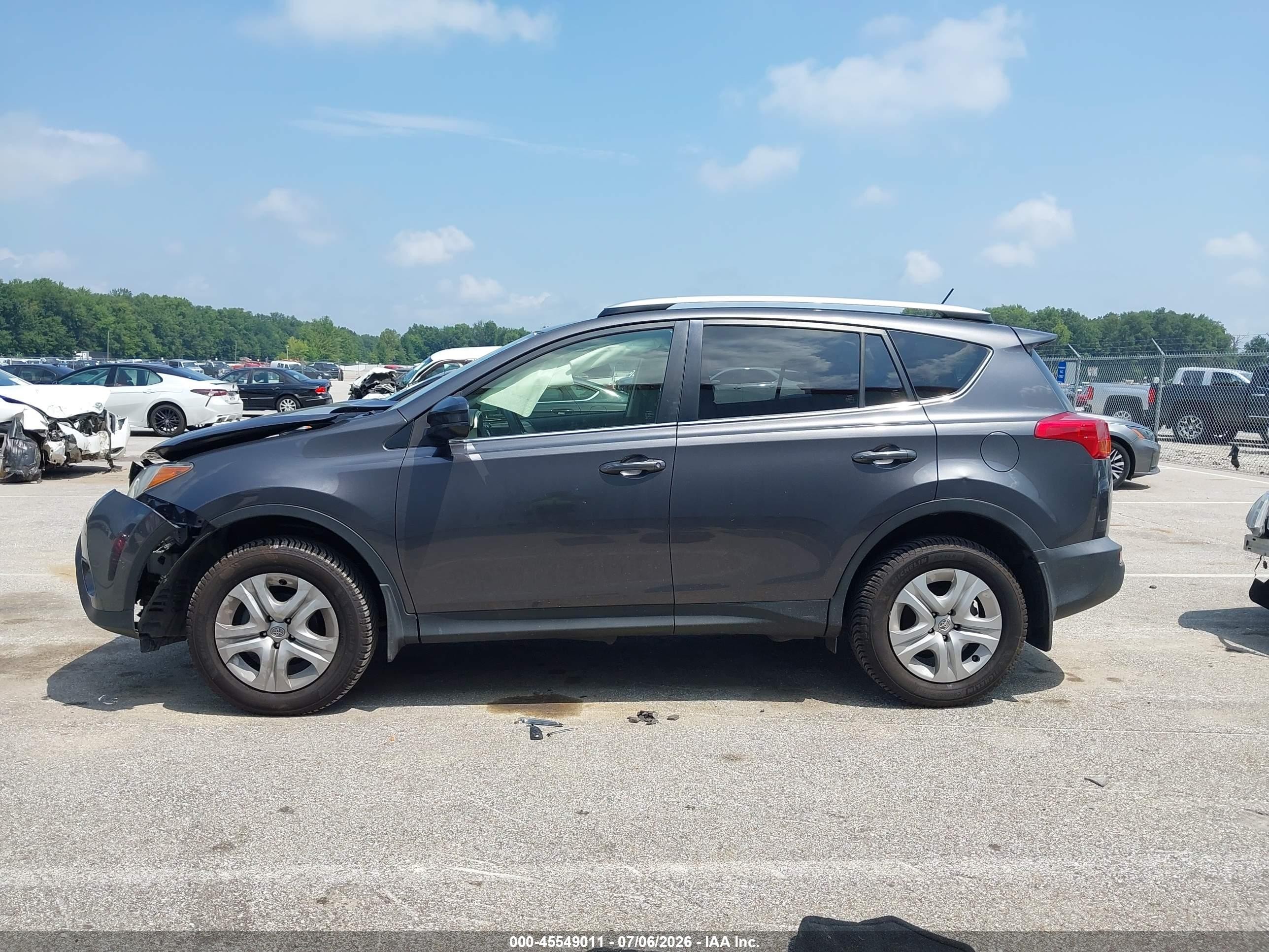2015 Toyota Rav4 Le Gray vin: JTMBFREVXFJ025054