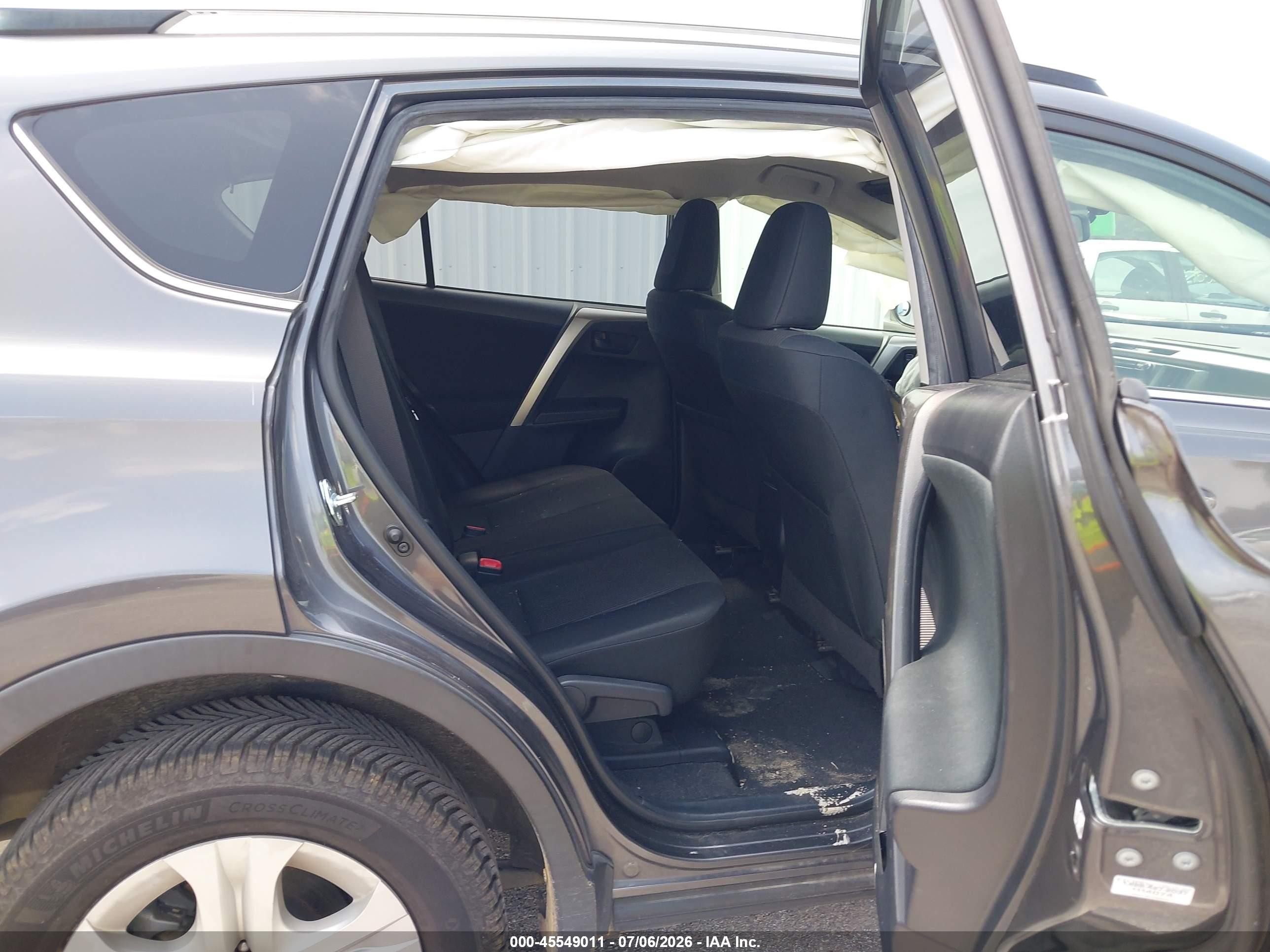 2015 Toyota Rav4 Le Gray vin: JTMBFREVXFJ025054