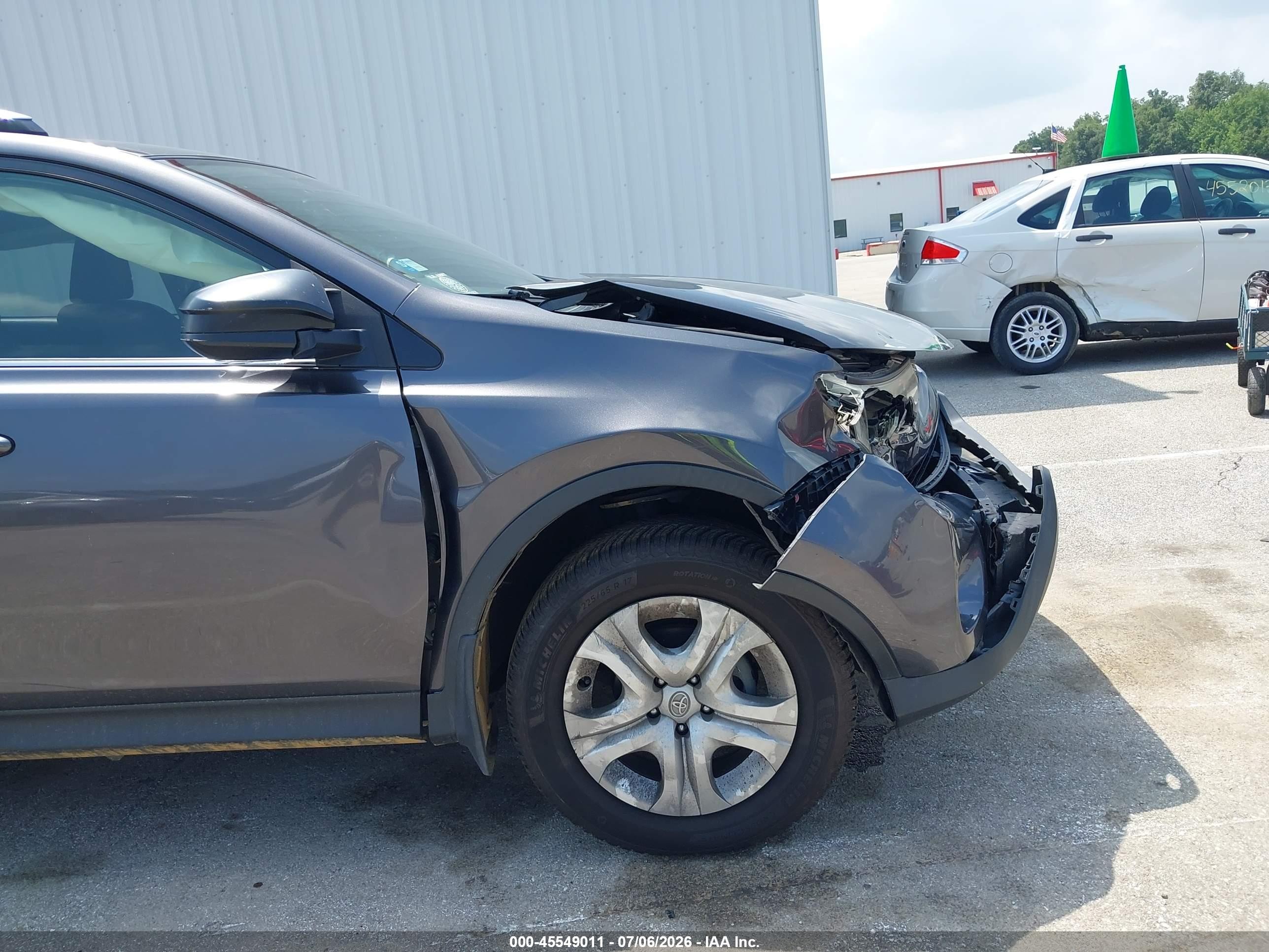 2015 Toyota Rav4 Le Gray vin: JTMBFREVXFJ025054