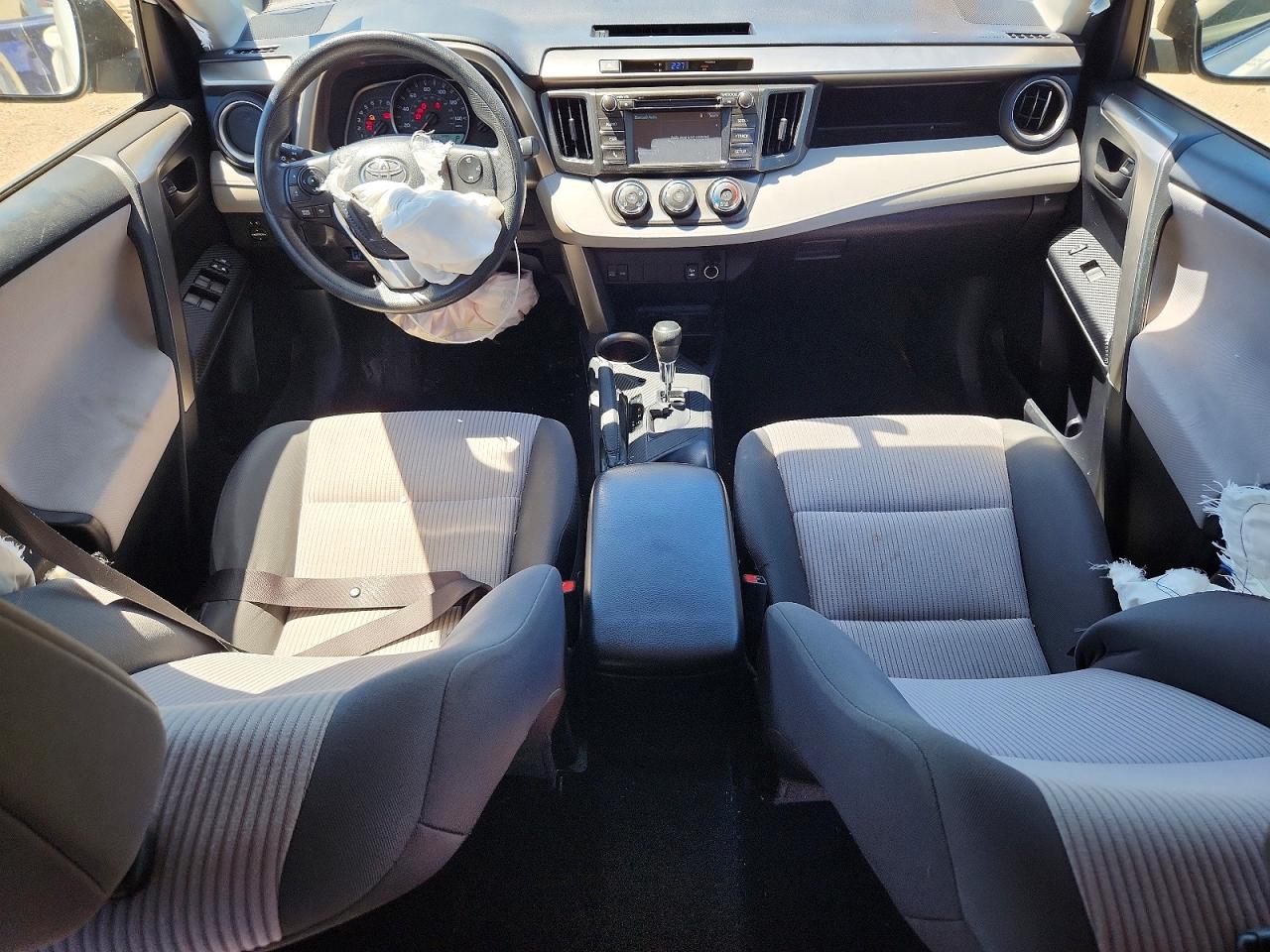2015 Toyota Rav4 Le White vin: JTMBFREVXFJ026334
