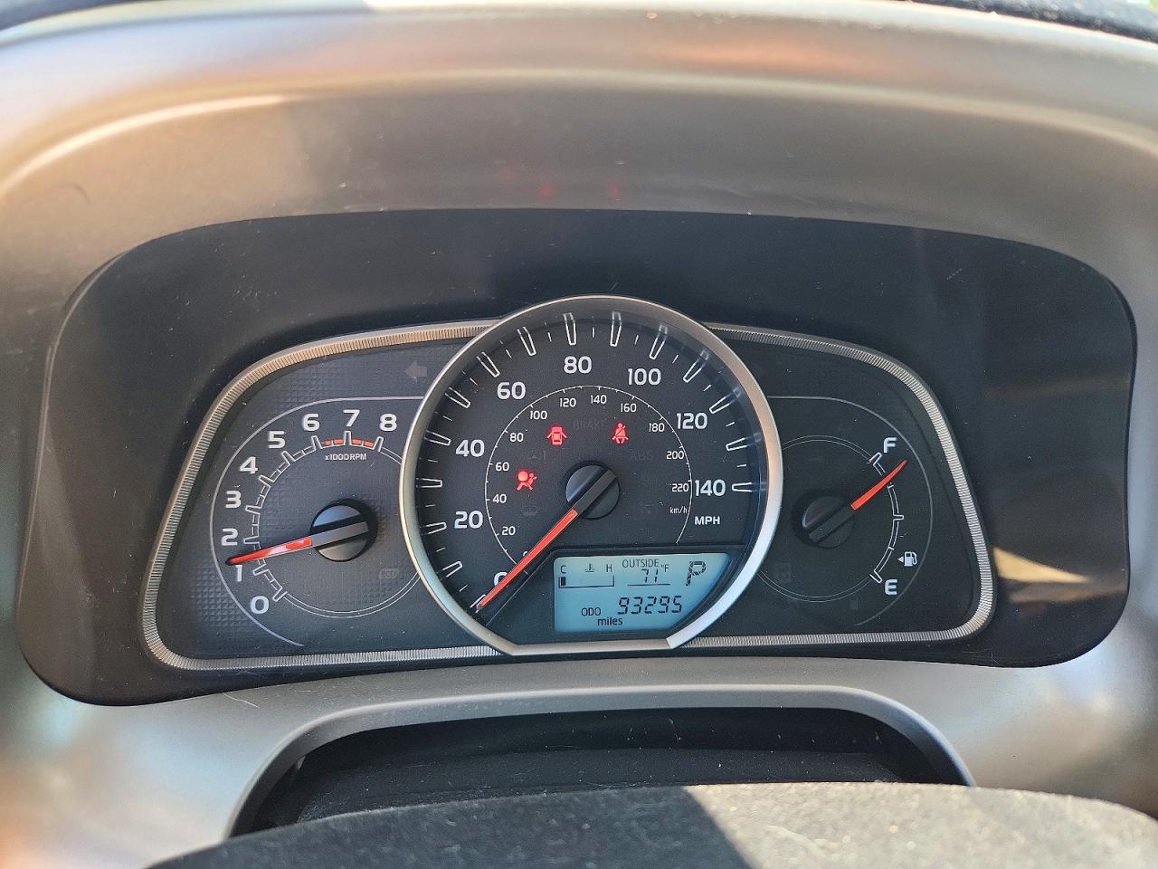 2015 Toyota Rav4 Le White vin: JTMBFREVXFJ026334