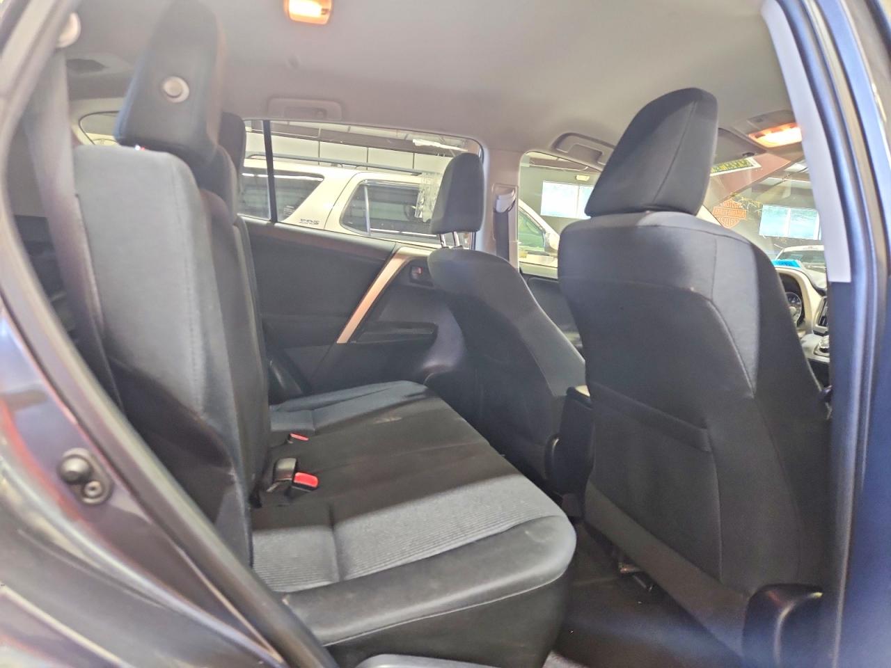 2015 Toyota Rav4 Le Gray vin: JTMBFREVXFJ040217