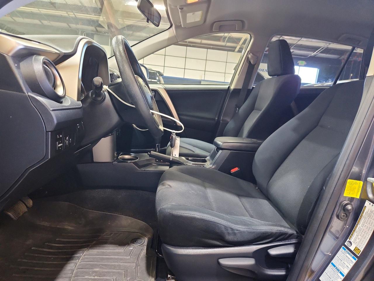2015 Toyota Rav4 Le Gray vin: JTMBFREVXFJ040217
