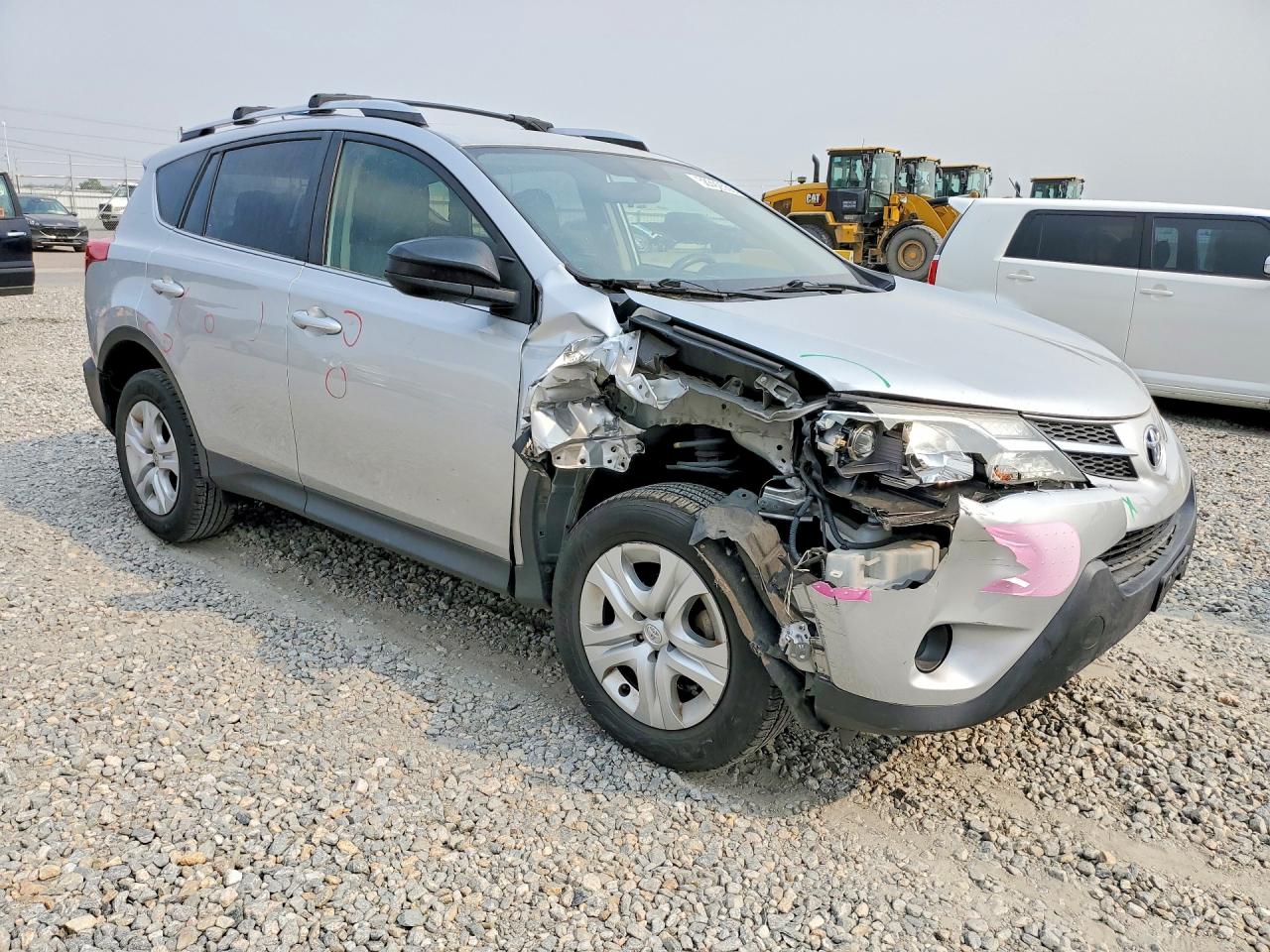 2015 Toyota Rav4 Le Silver vin: JTMBFREVXFJ047099