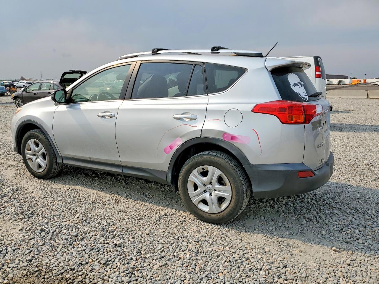 2015 Toyota Rav4 Le Silver vin: JTMBFREVXFJ047099
