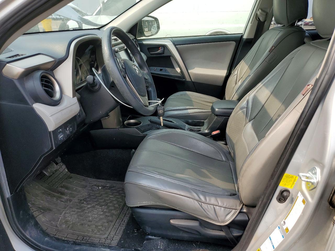 2015 Toyota Rav4 Le Silver vin: JTMBFREVXFJ047099