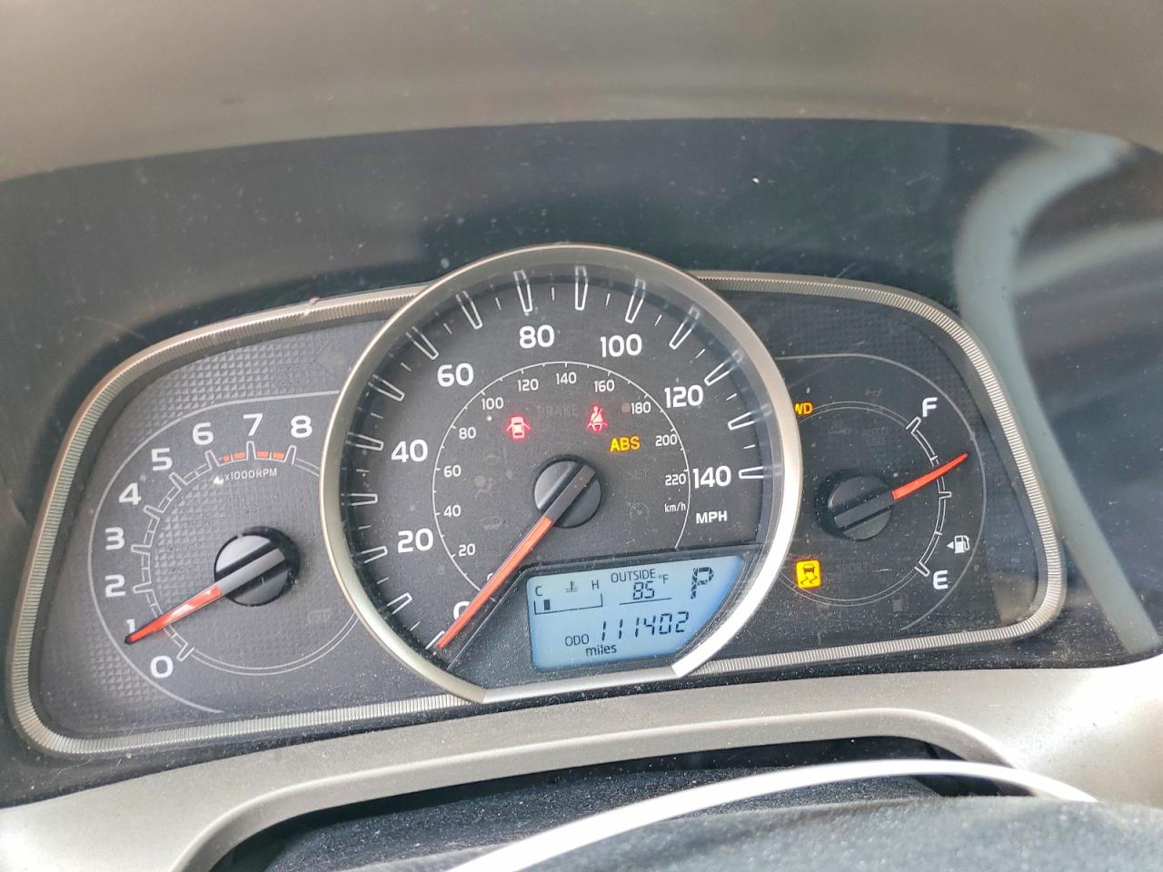 2015 Toyota Rav4 Le Silver vin: JTMBFREVXFJ047099