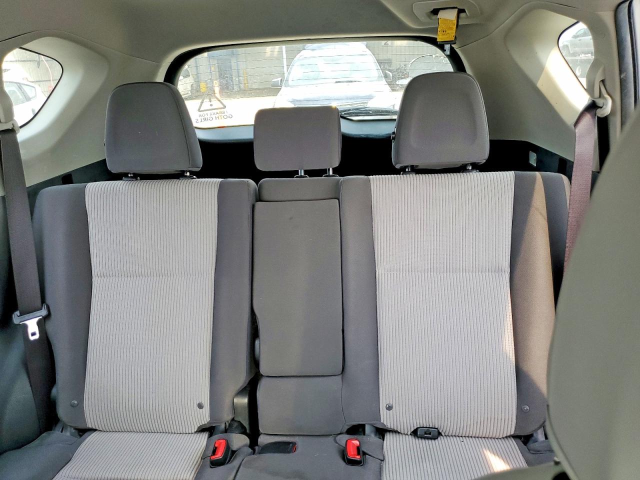 2015 Toyota Rav4 Le Silver vin: JTMBFREVXFJ047099