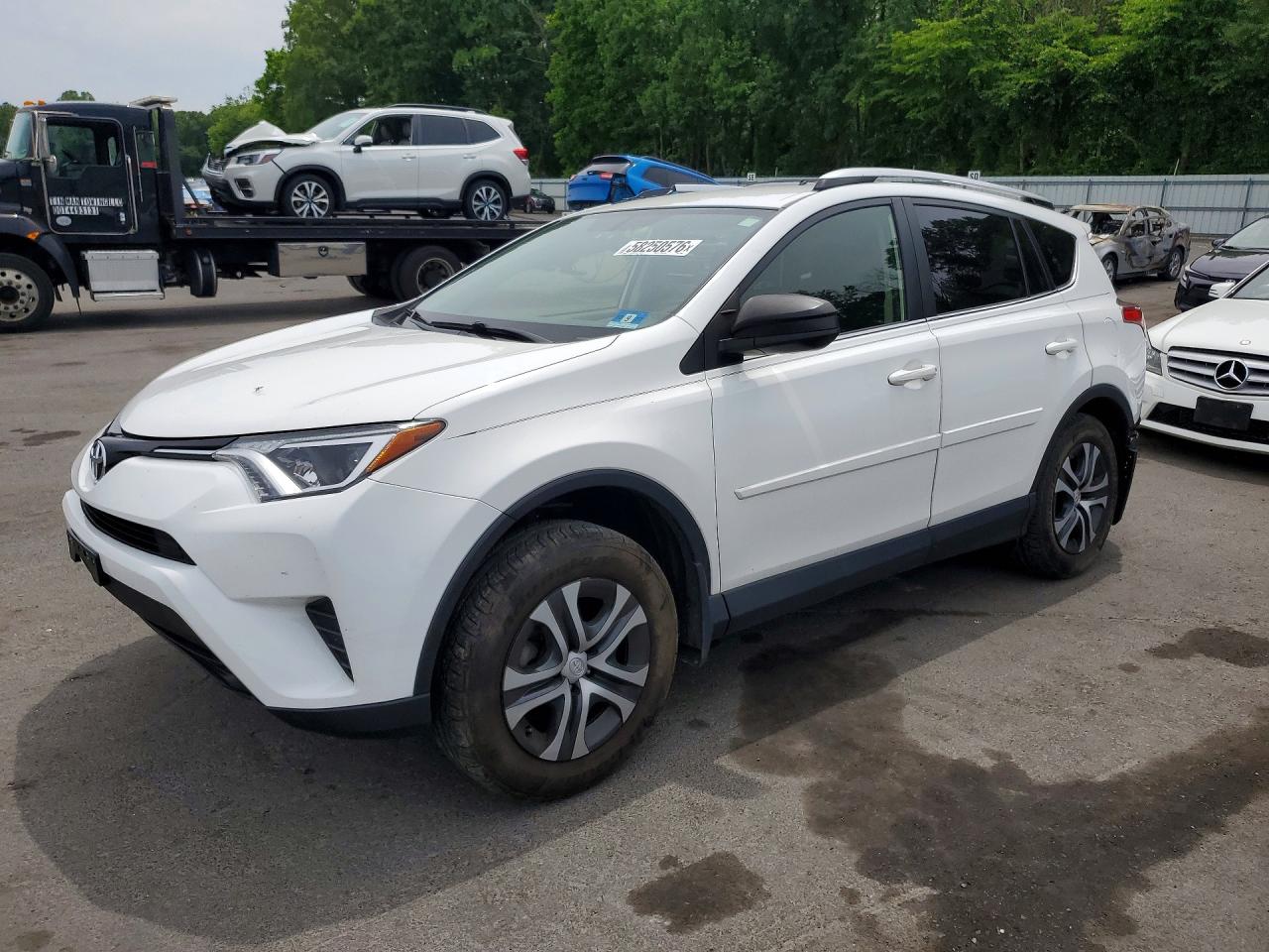 2016 Toyota Rav4 Le White vin: JTMBFREVXGD196886