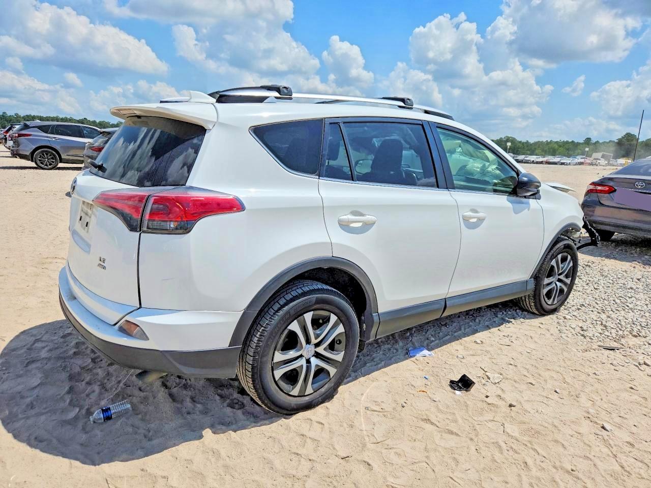 2018 Toyota Rav4 Le White vin: JTMBFREVXJD246323