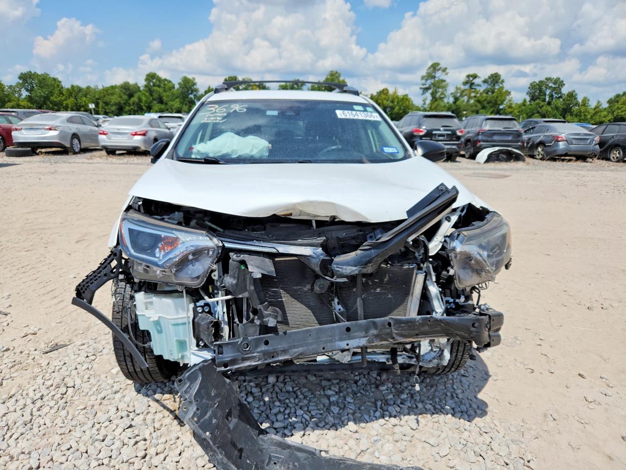 2018 Toyota Rav4 Le White vin: JTMBFREVXJD246323