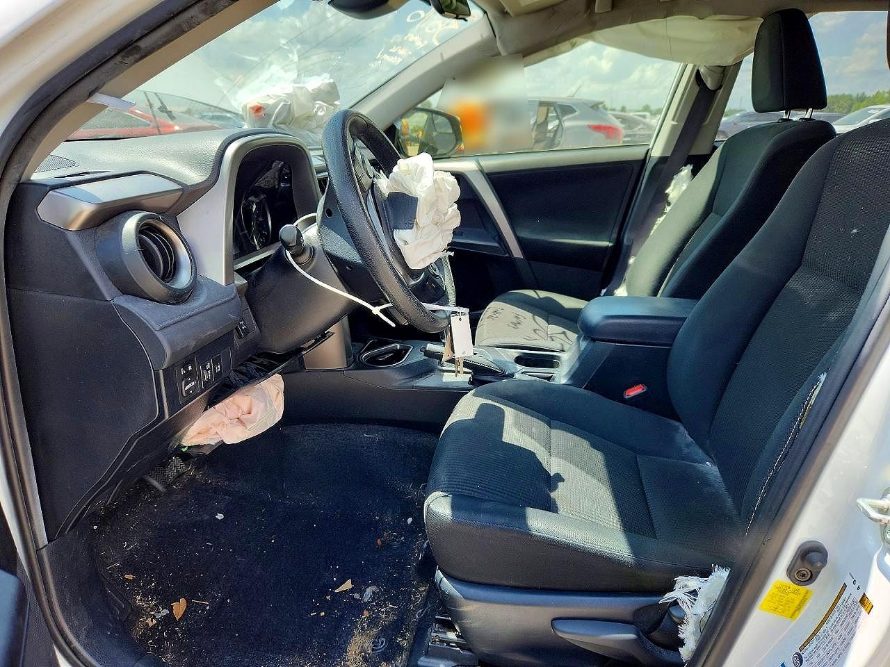 2018 Toyota Rav4 Le White vin: JTMBFREVXJD246323