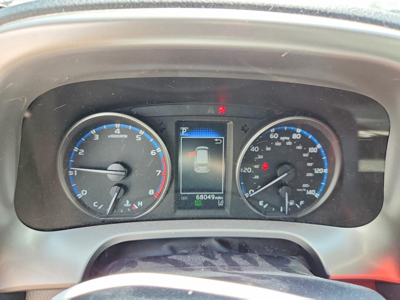 2018 Toyota Rav4 Le White vin: JTMBFREVXJD246323