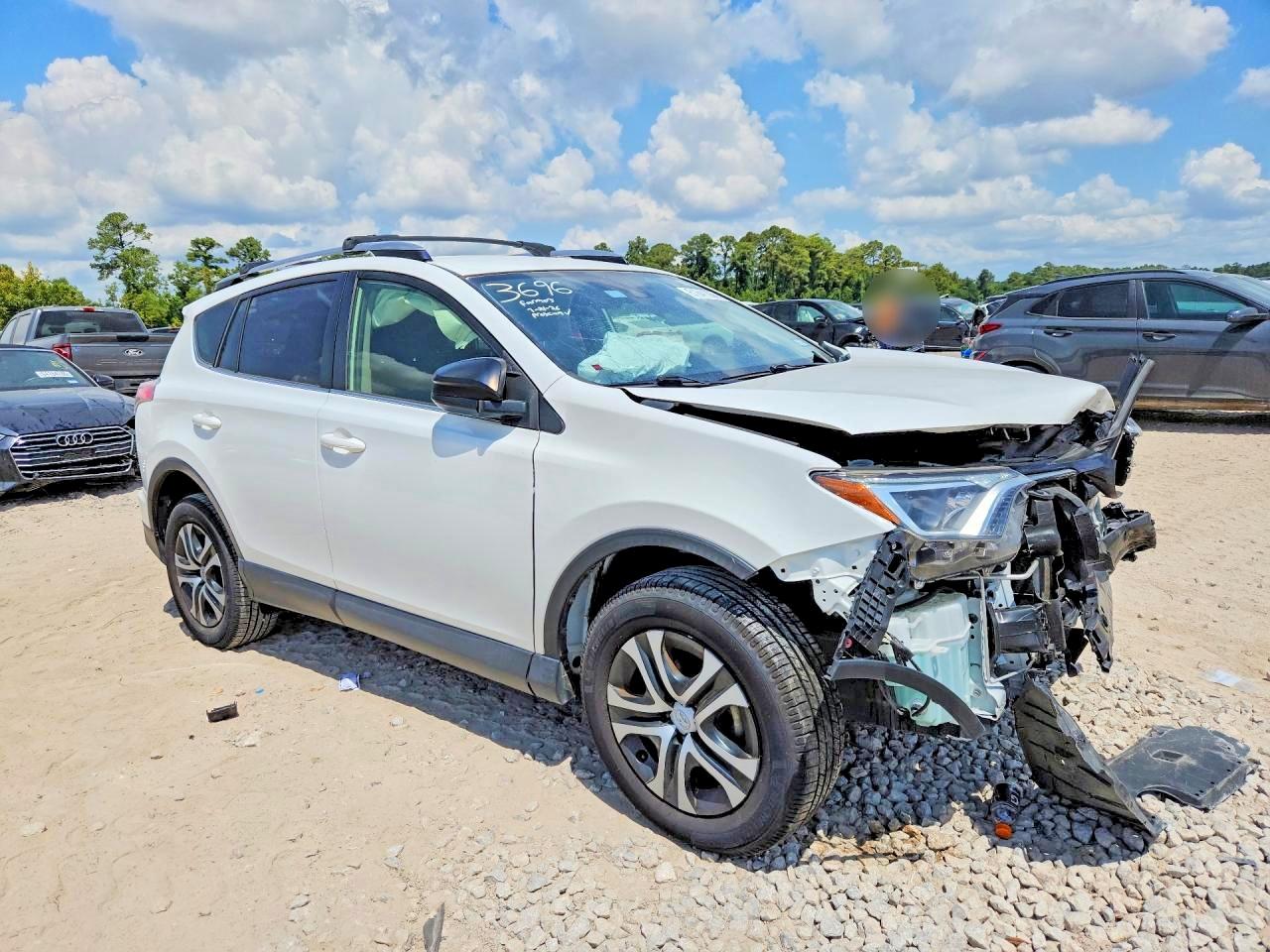 2018 Toyota Rav4 Le White vin: JTMBFREVXJD246323