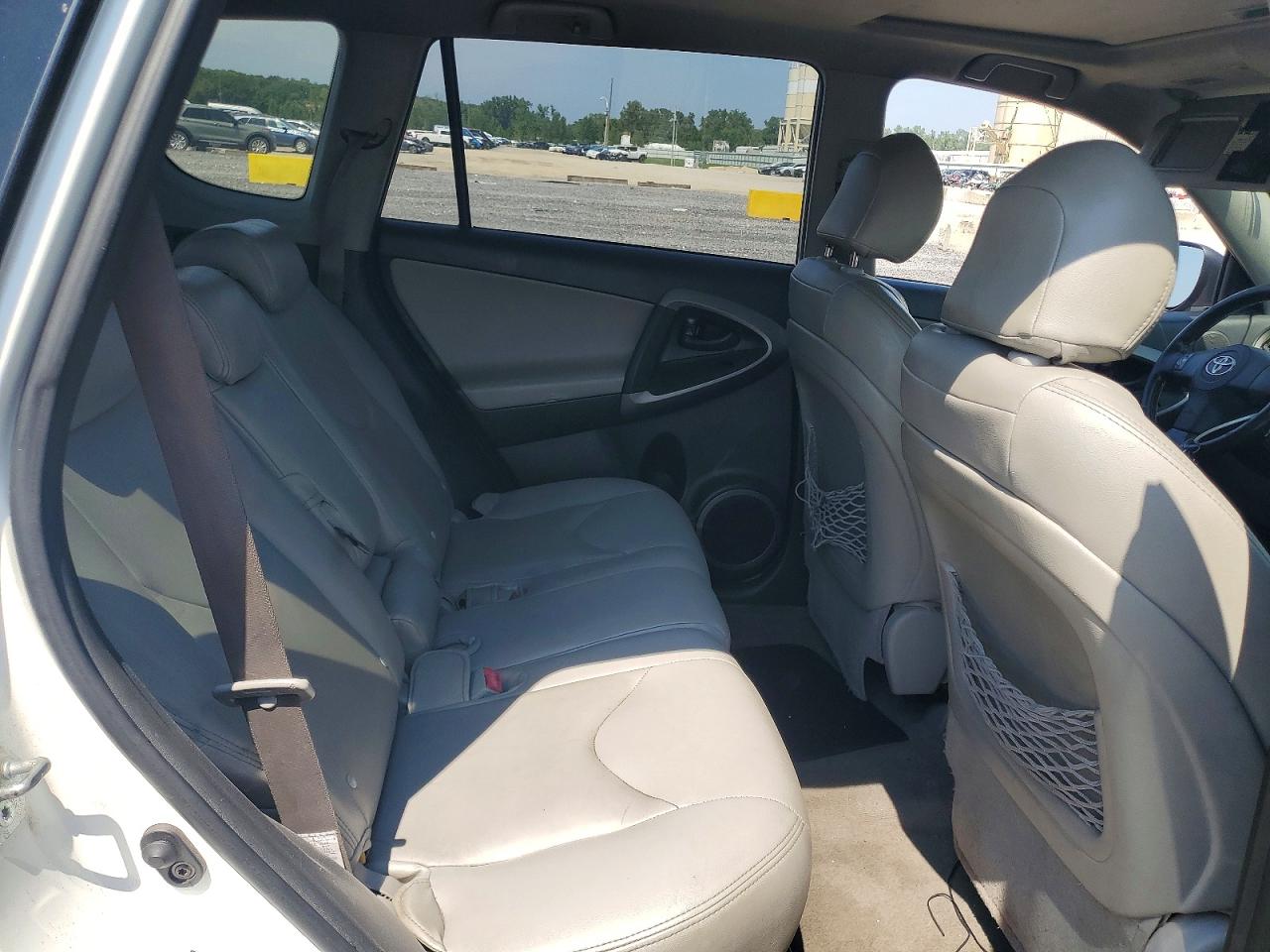 2006 Toyota Rav4 Limited White vin: JTMBK31V065001899
