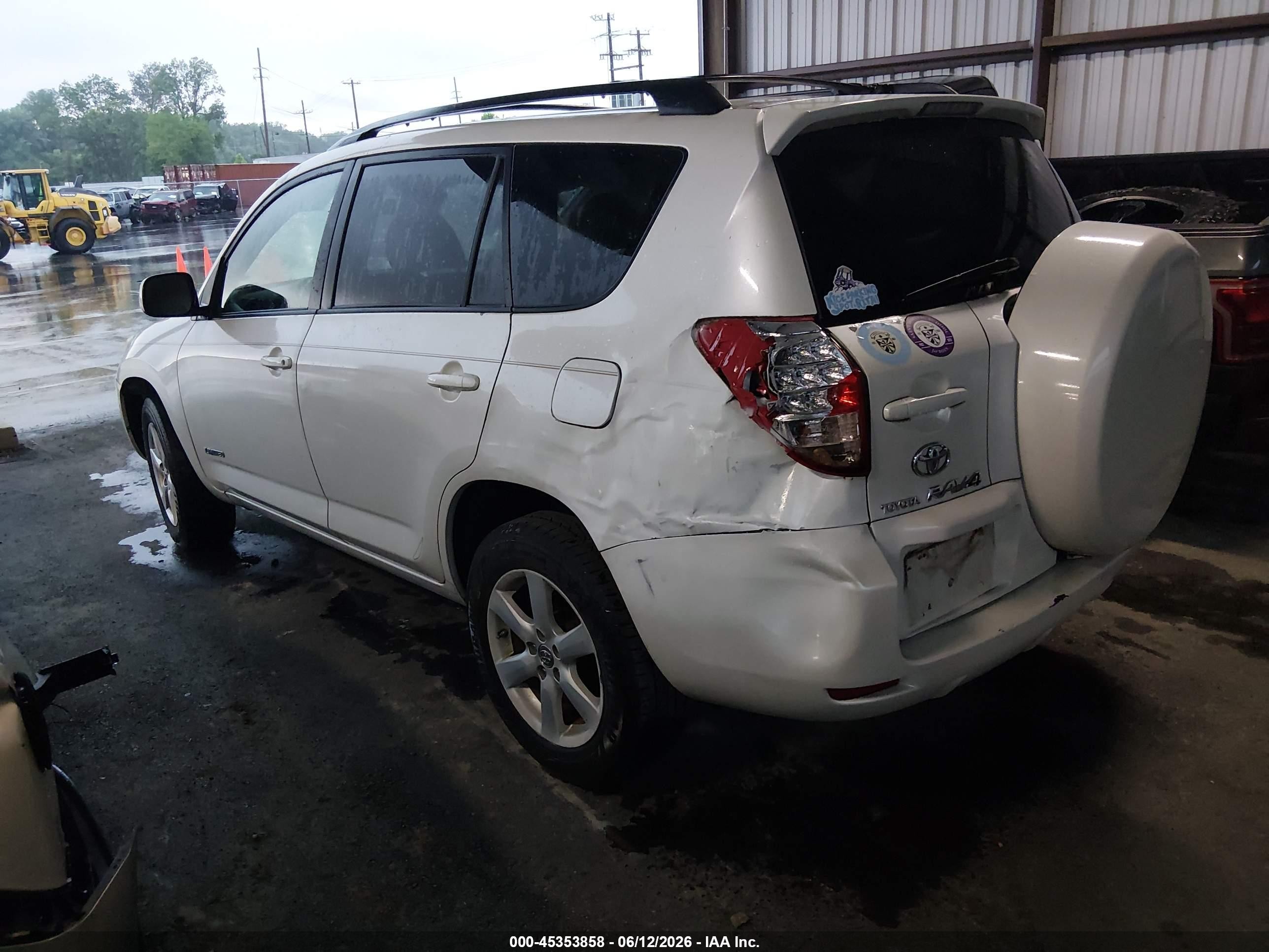 2007 Toyota Rav4 Limited White vin: JTMBK31V075015027