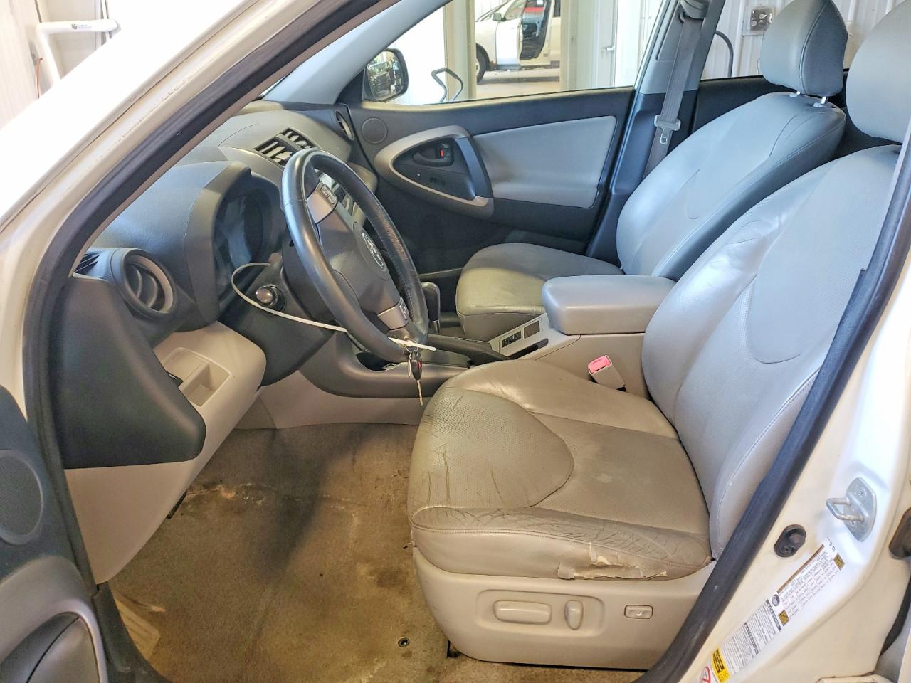 2007 Toyota Rav4 Limited White vin: JTMBK31V075035097