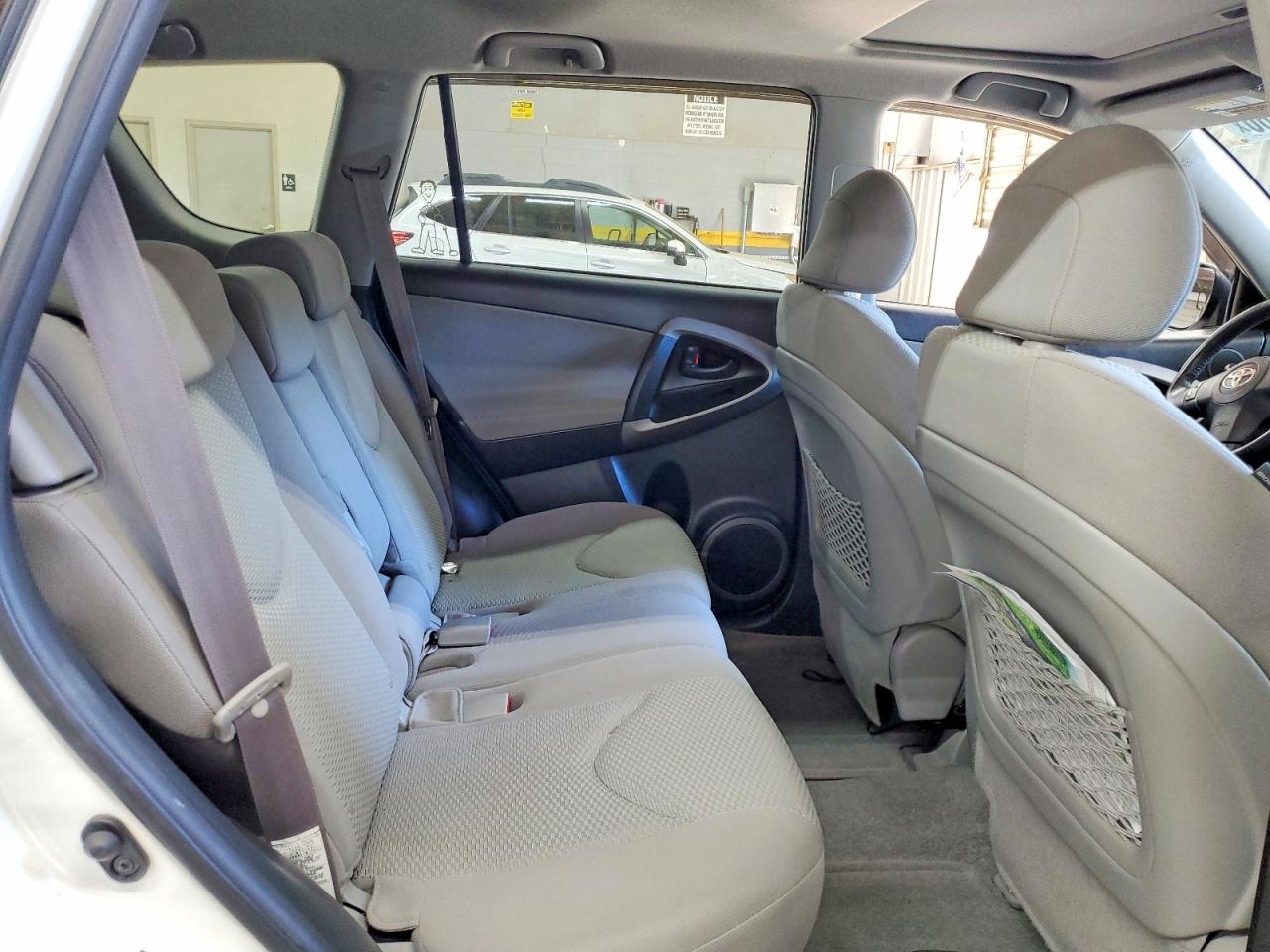 2007 Toyota Rav4 Limited White vin: JTMBK31V075040123