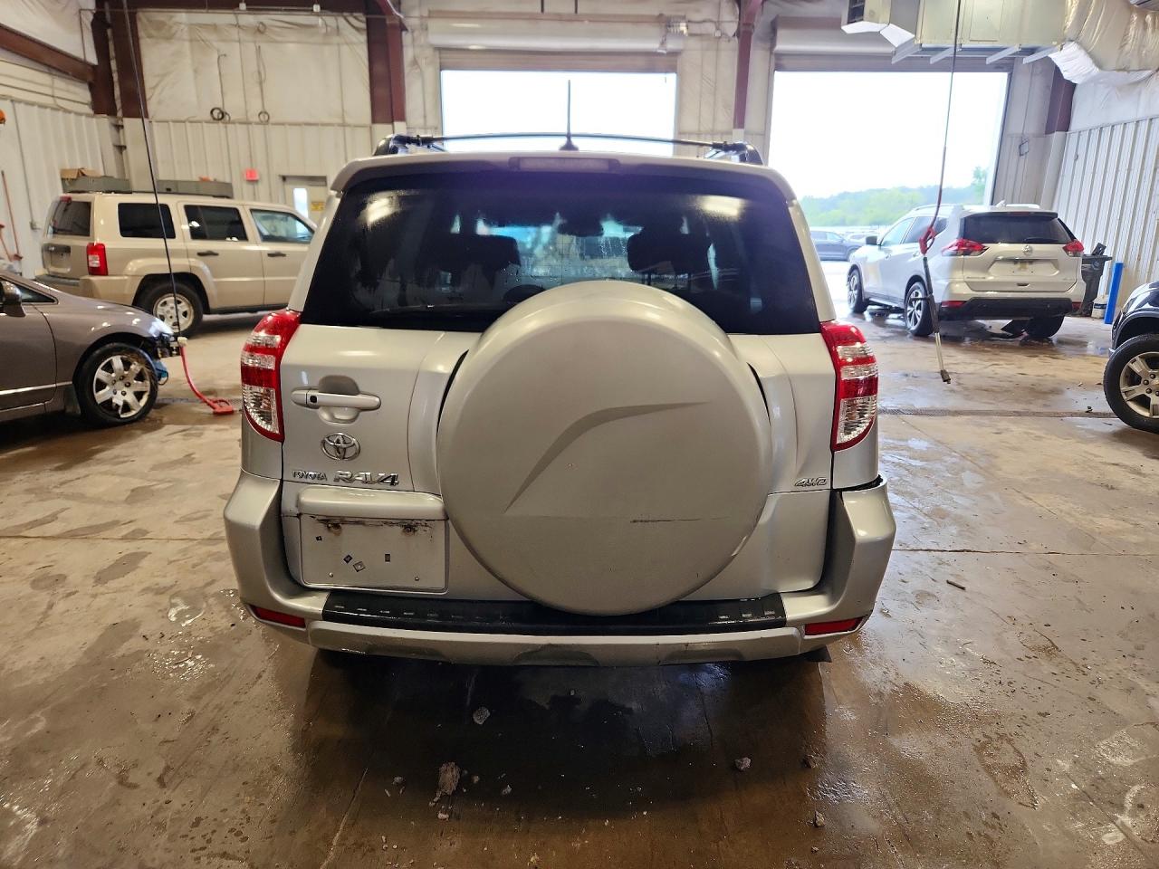 2009 Toyota Rav4 Limited Silver vin: JTMBK31V09D004599