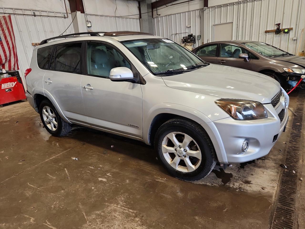 2009 Toyota Rav4 Limited Silver vin: JTMBK31V09D004599