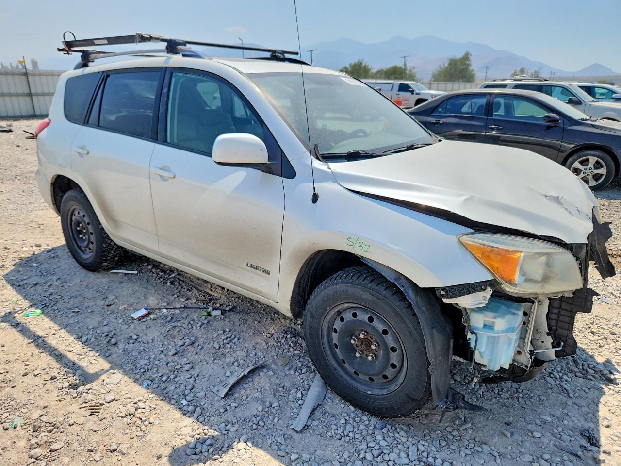 2006 Toyota Rav4 Limited White vin: JTMBK31V265008546
