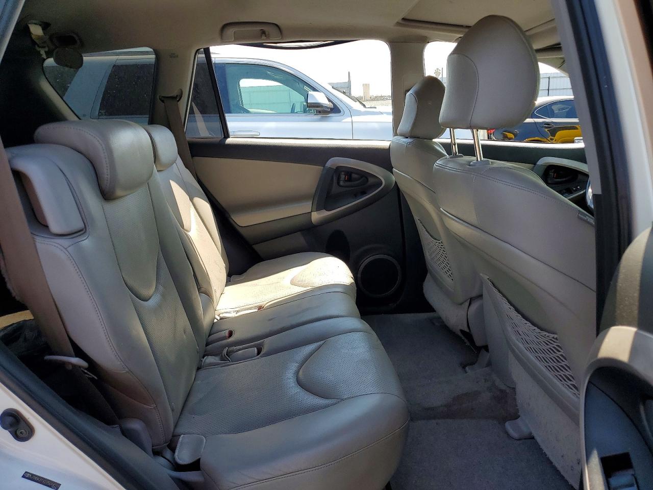 2007 Toyota Rav4 Limited White vin: JTMBK31V275014221