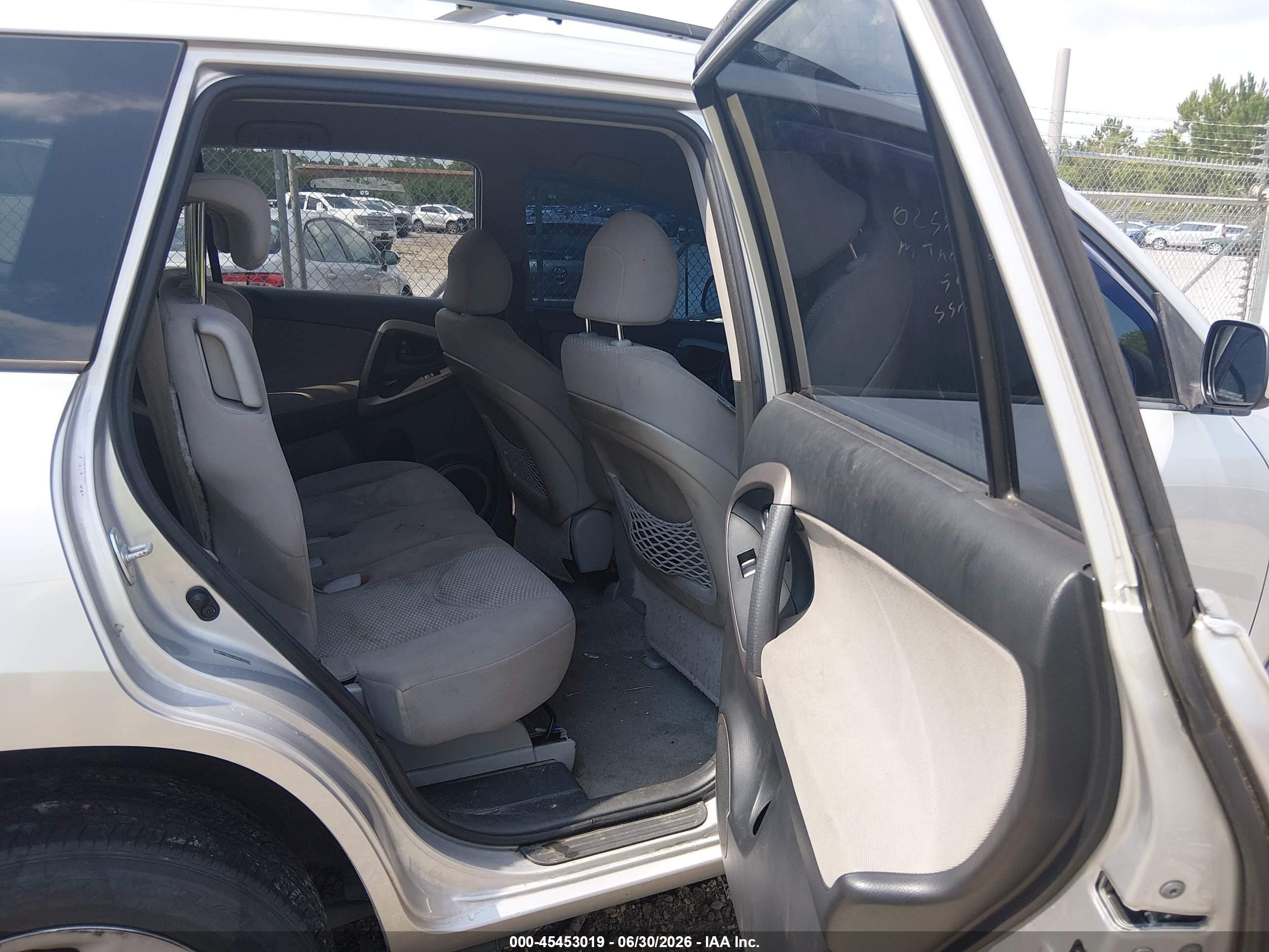 2007 Toyota Rav4 Limited Silver vin: JTMBK31V275025820