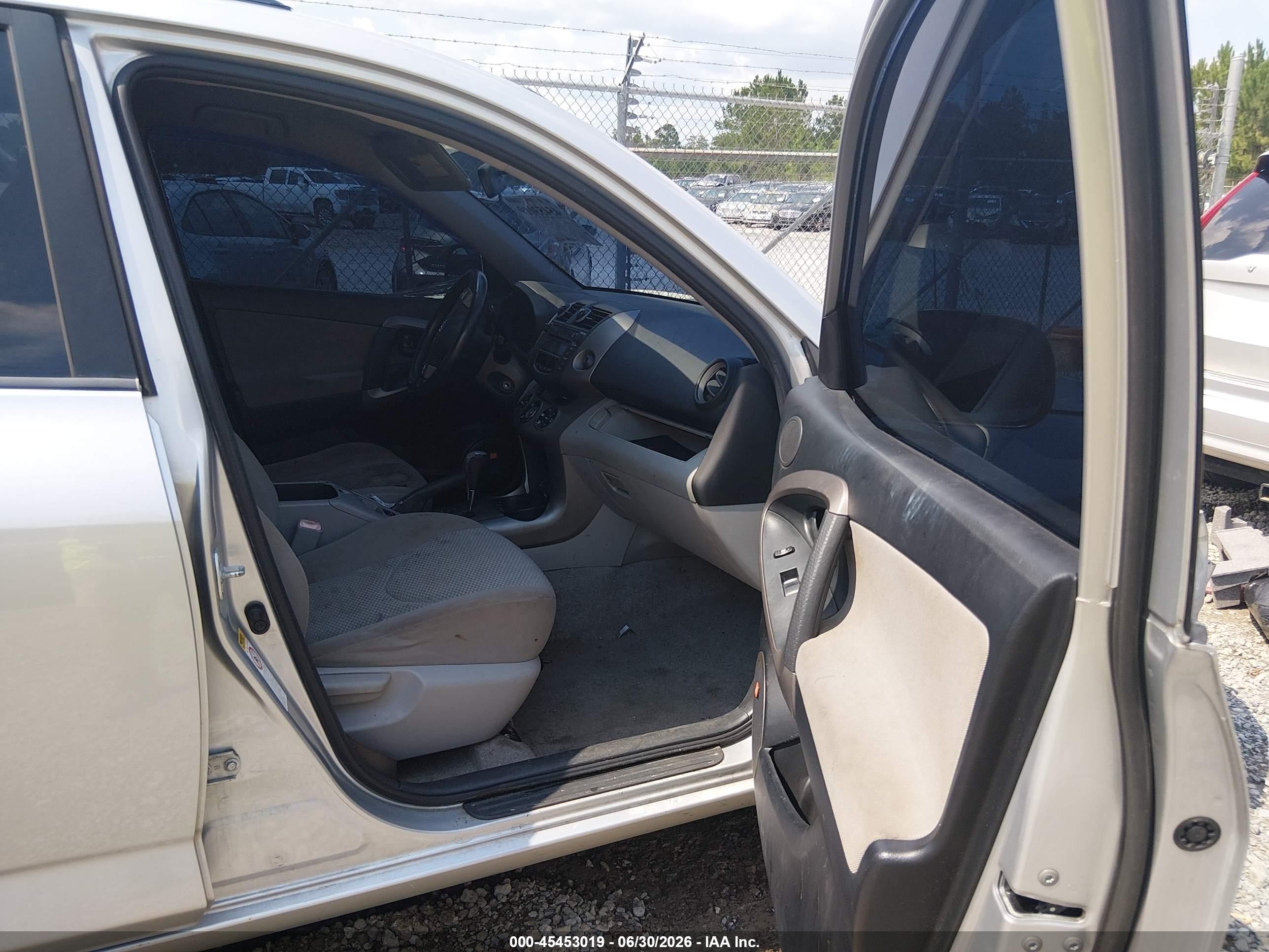 2007 Toyota Rav4 Limited Silver vin: JTMBK31V275025820