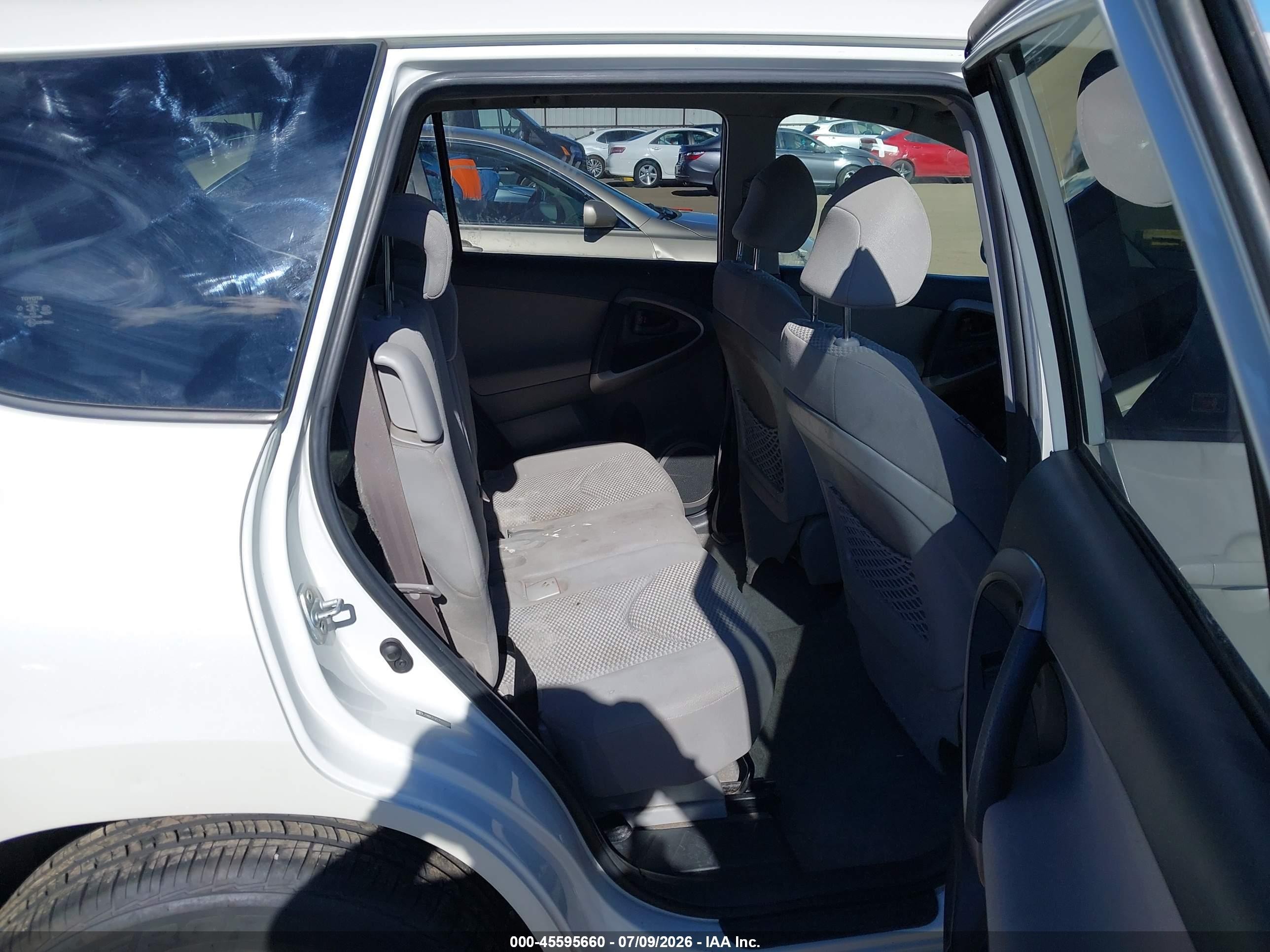 2007 Toyota Rav4 Limited White vin: JTMBK31V275026224