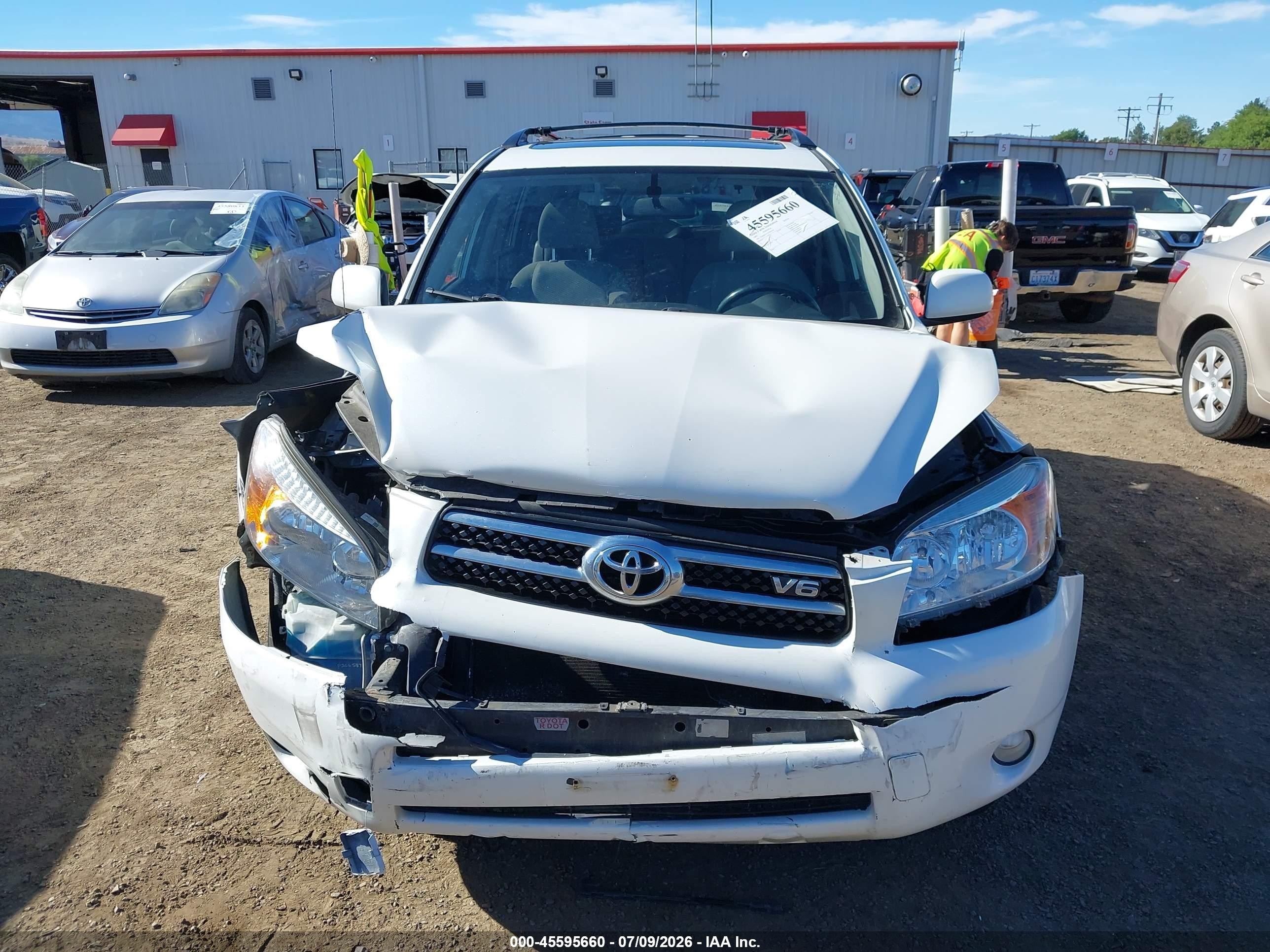 2007 Toyota Rav4 Limited White vin: JTMBK31V275026224