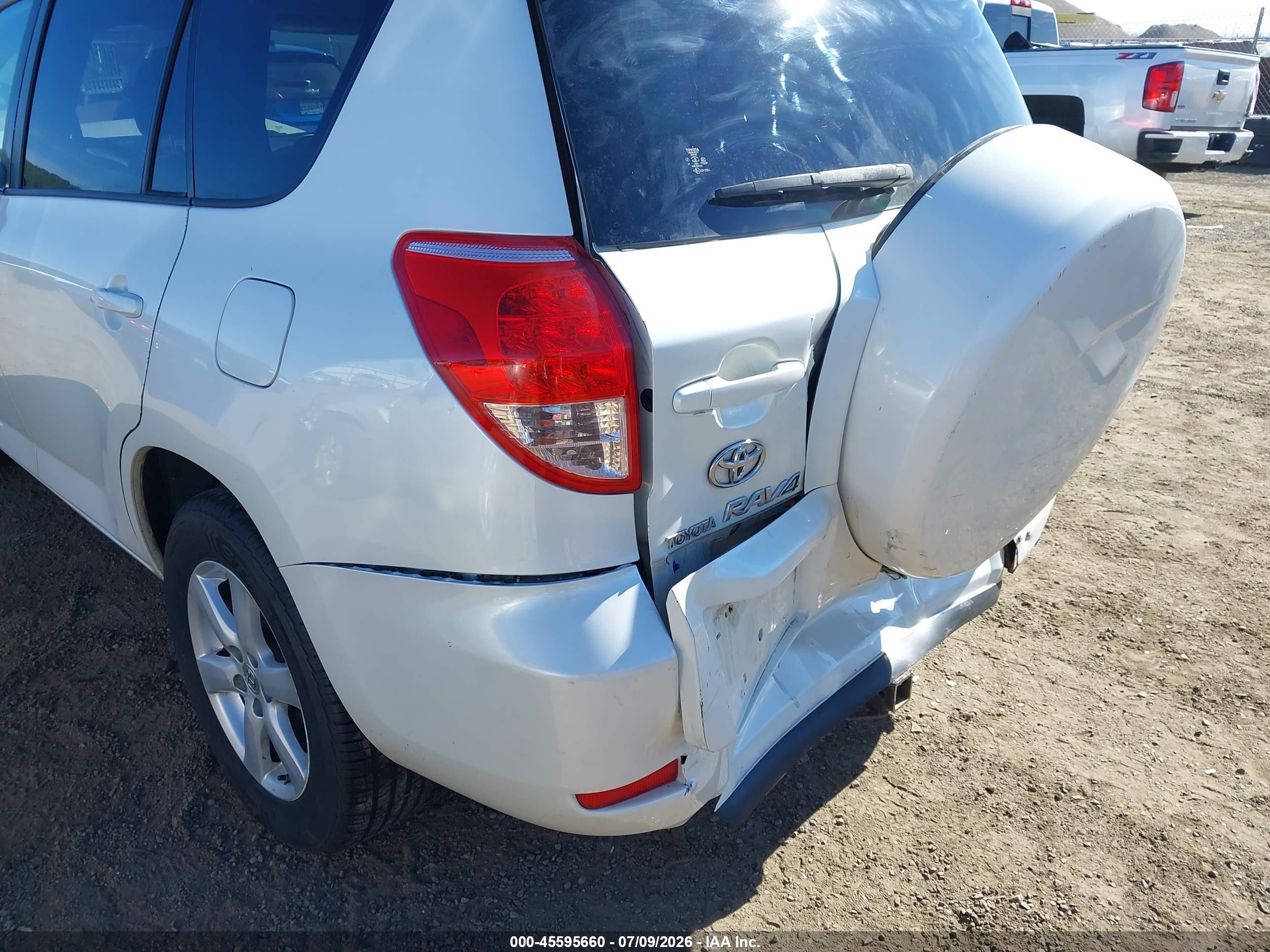 2007 Toyota Rav4 Limited White vin: JTMBK31V275026224