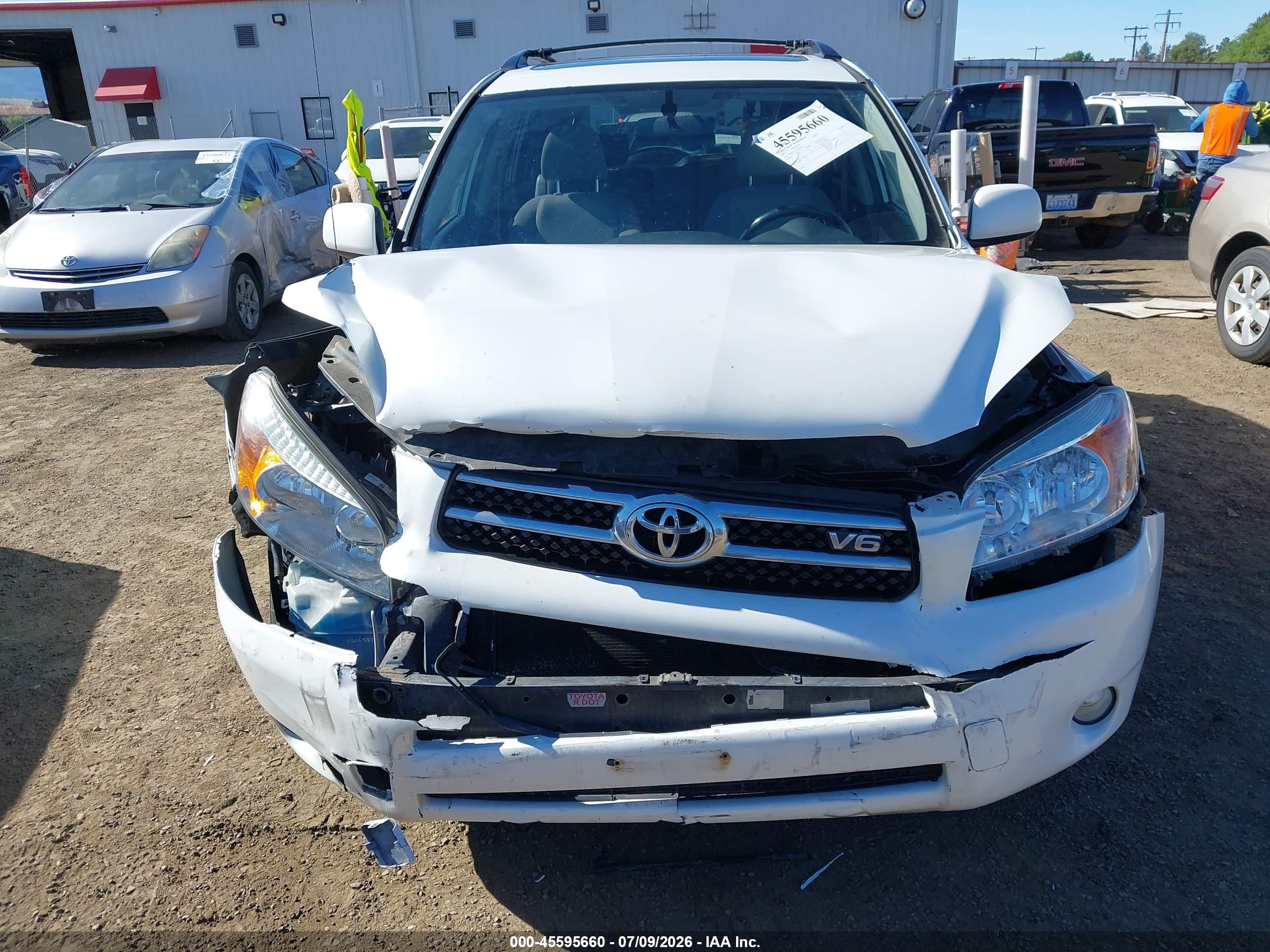 2007 Toyota Rav4 Limited White vin: JTMBK31V275026224
