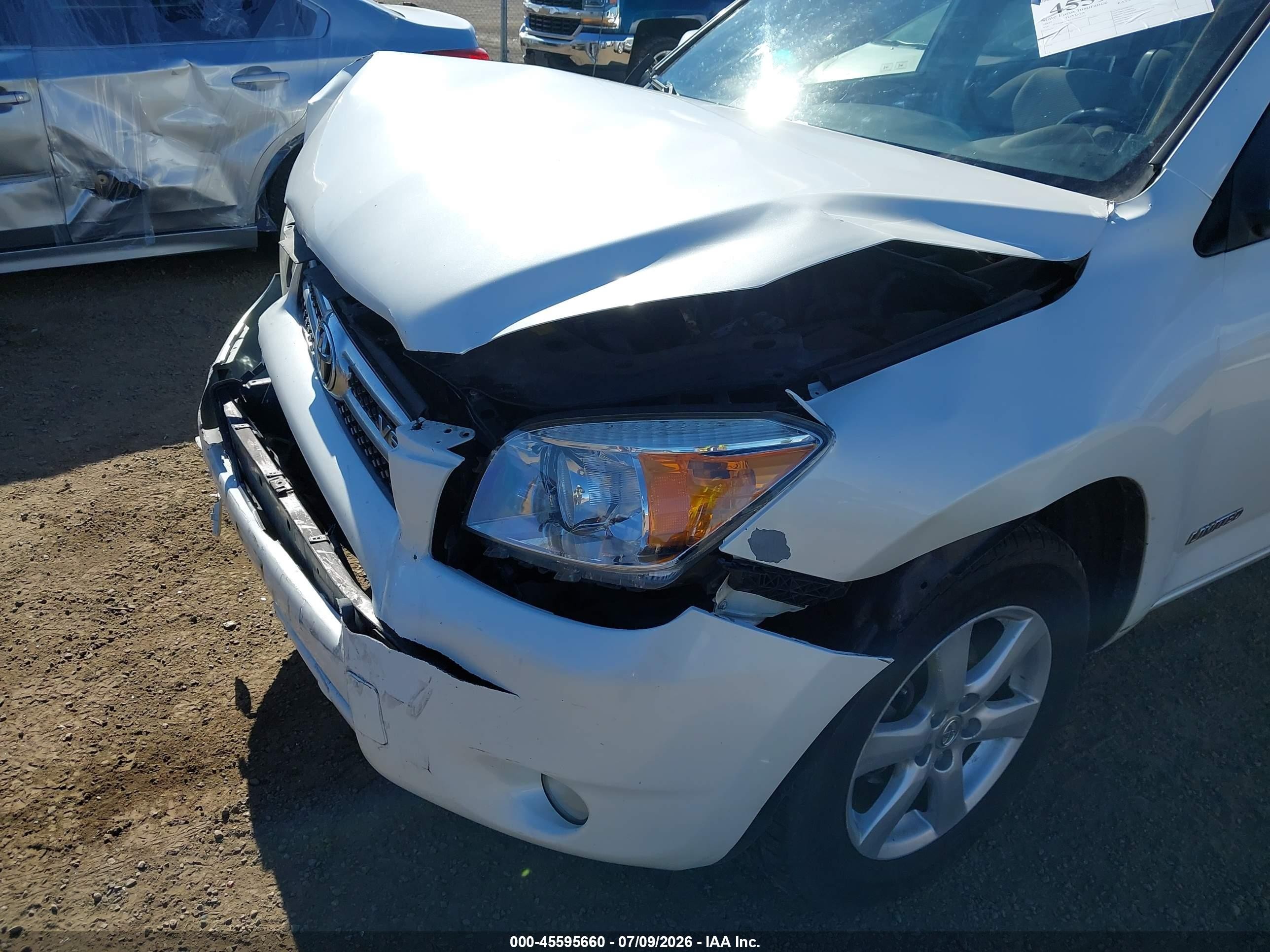 2007 Toyota Rav4 Limited White vin: JTMBK31V275026224