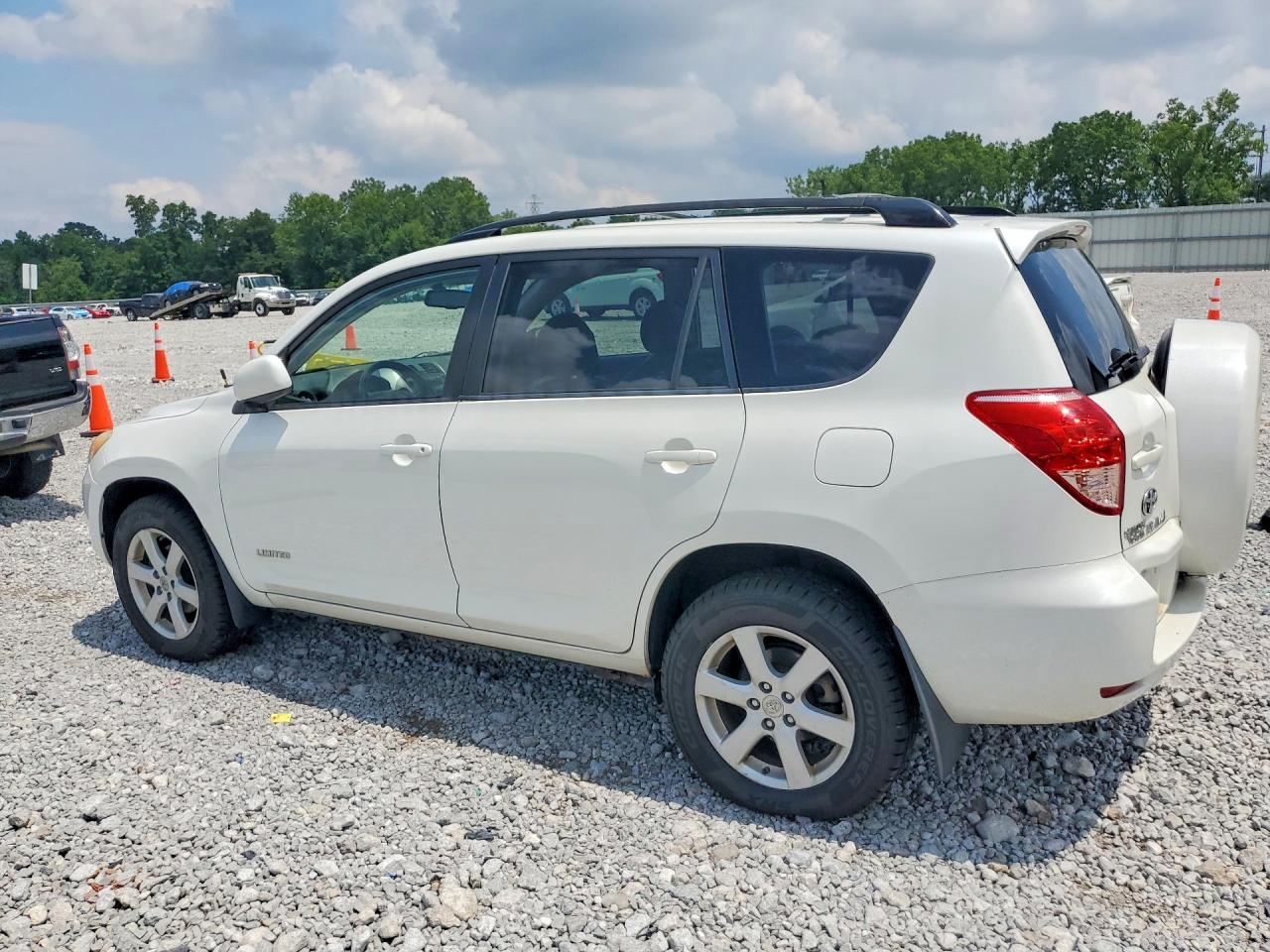 2007 Toyota Rav4 Limited White vin: JTMBK31V275038762