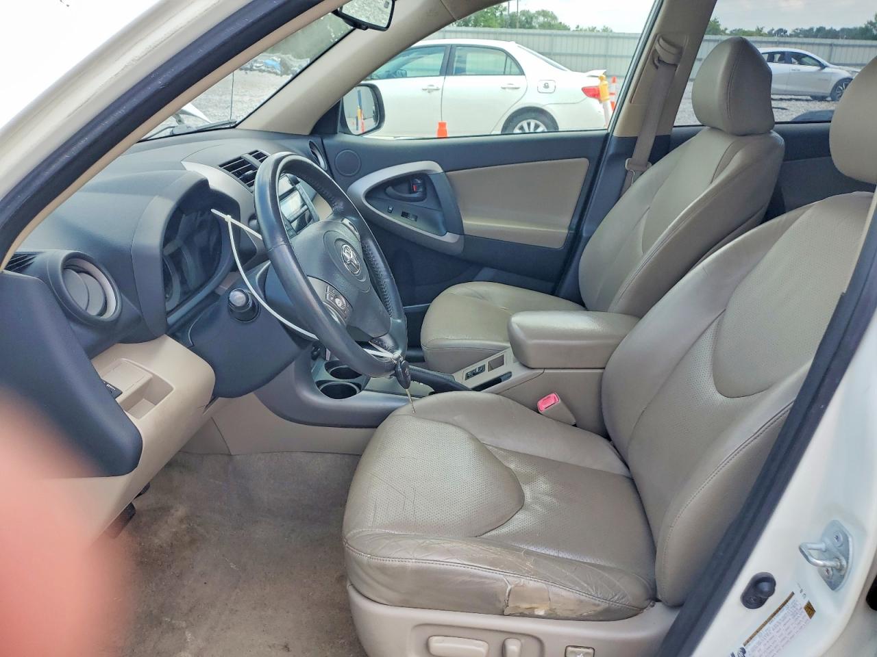 2007 Toyota Rav4 Limited White vin: JTMBK31V275038762