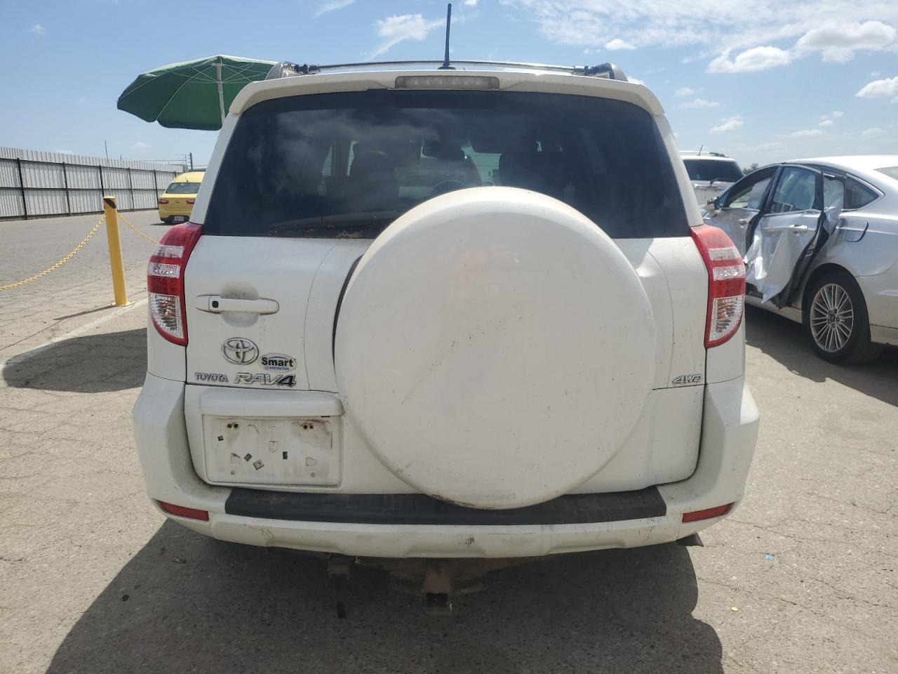2009 Toyota Rav4 Limited White vin: JTMBK31V295078181