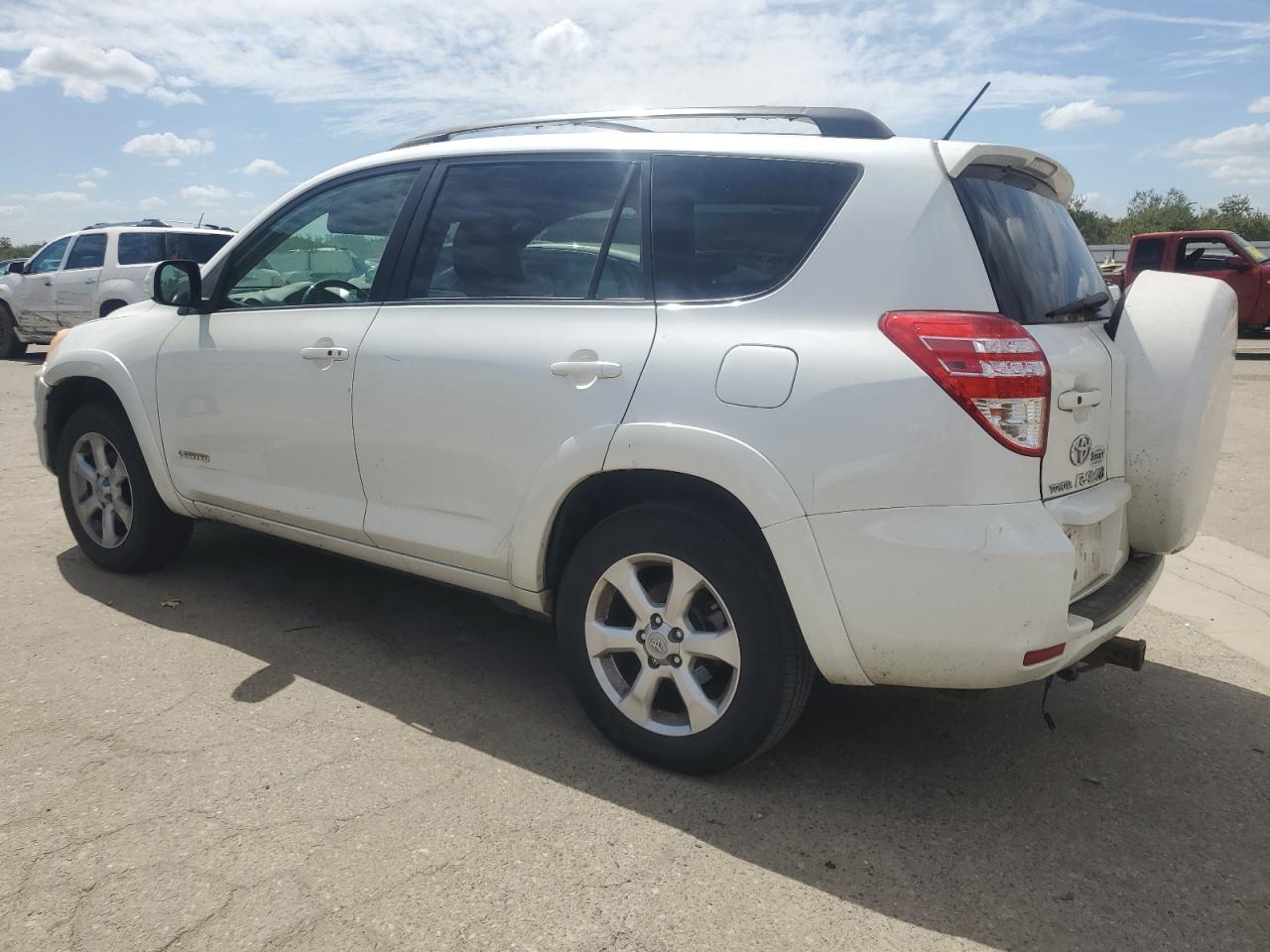 2009 Toyota Rav4 Limited White vin: JTMBK31V295078181