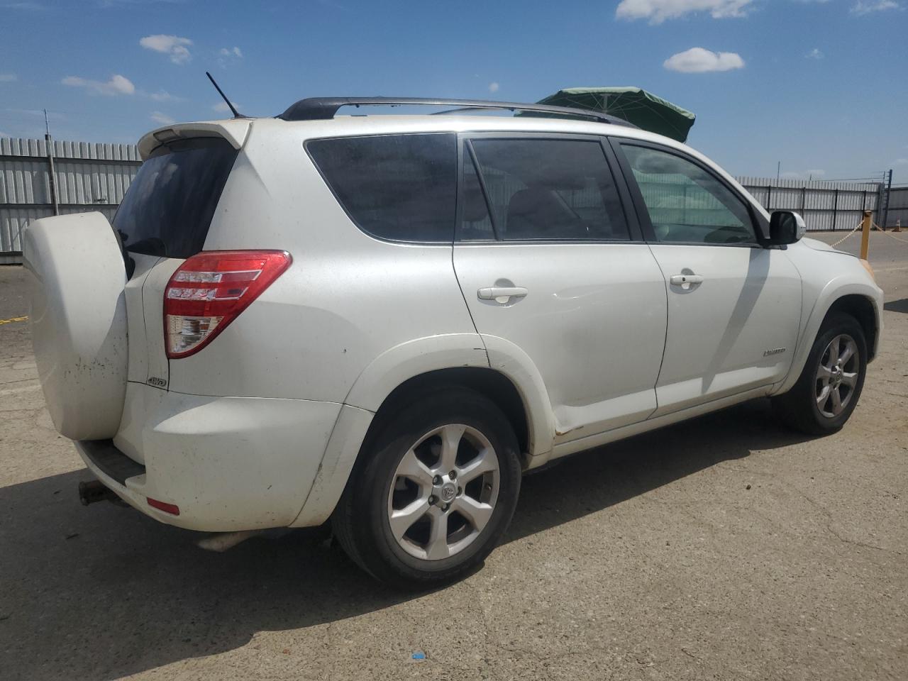 2009 Toyota Rav4 Limited White vin: JTMBK31V295078181