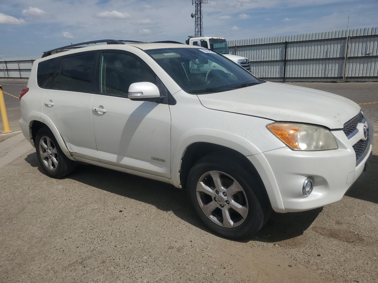 2009 Toyota Rav4 Limited White vin: JTMBK31V295078181