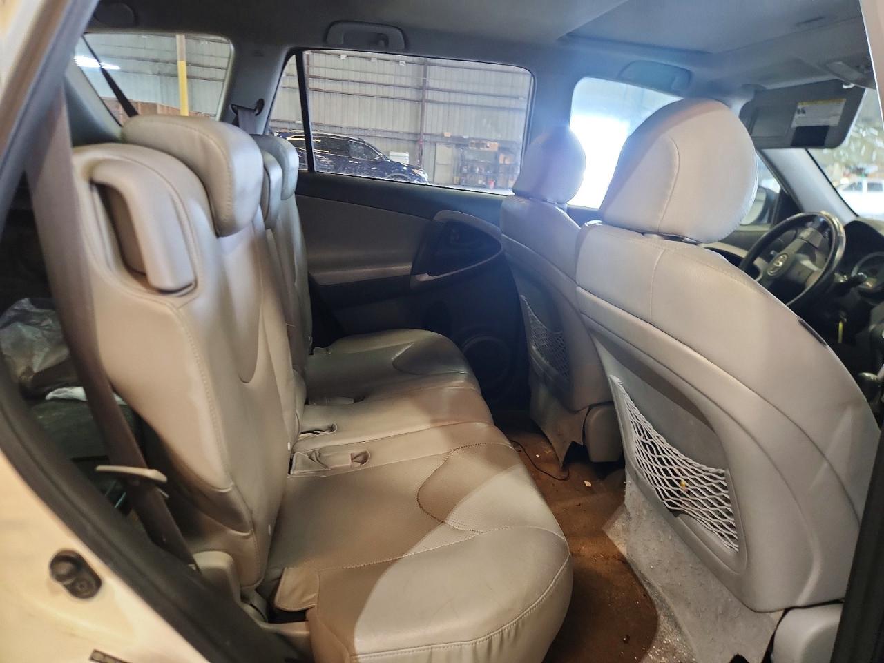 2008 Toyota Rav4 Limited White vin: JTMBK31V385053871