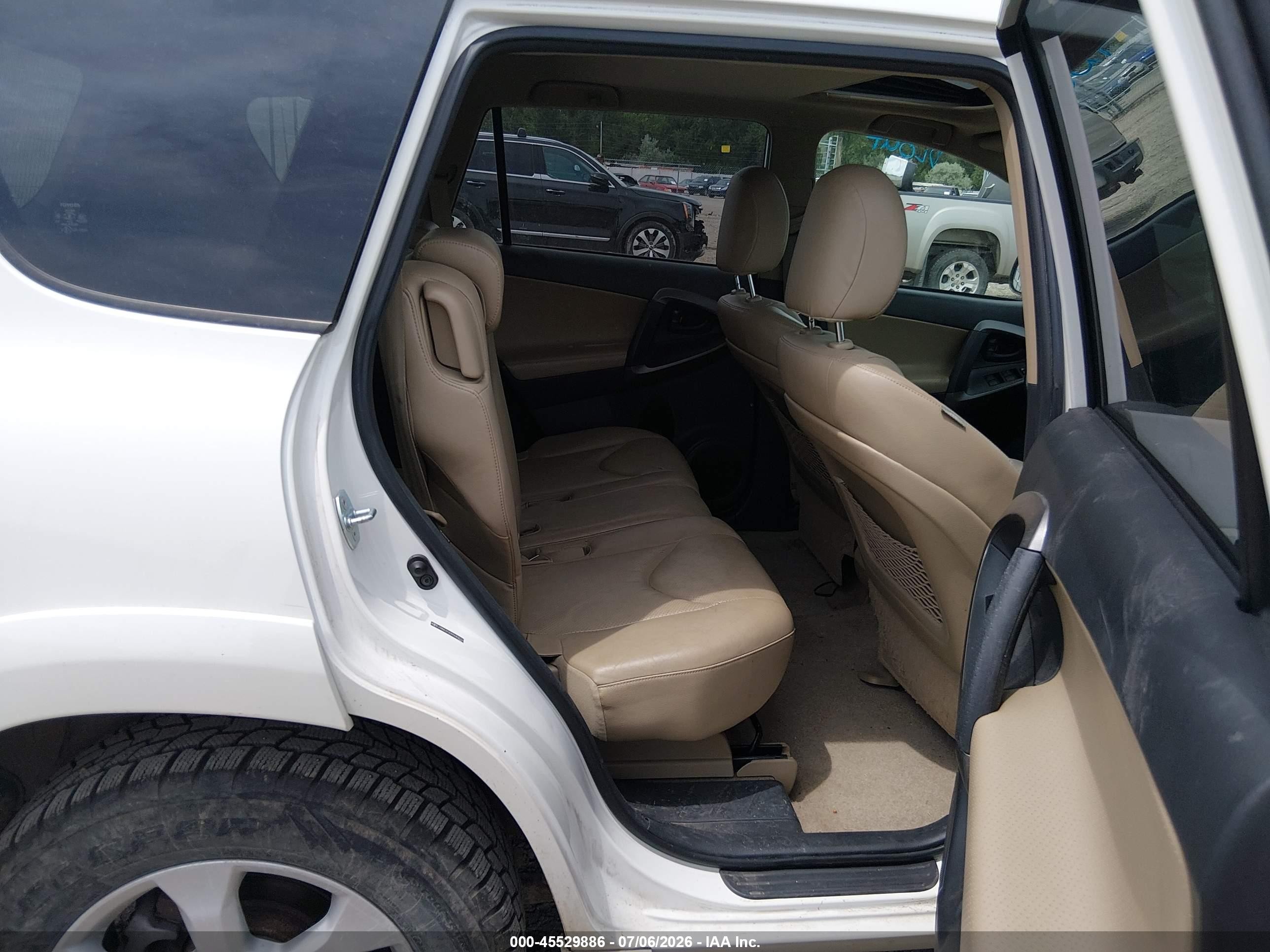 2009 Toyota Rav4 Limited V6 White vin: JTMBK31V395083034