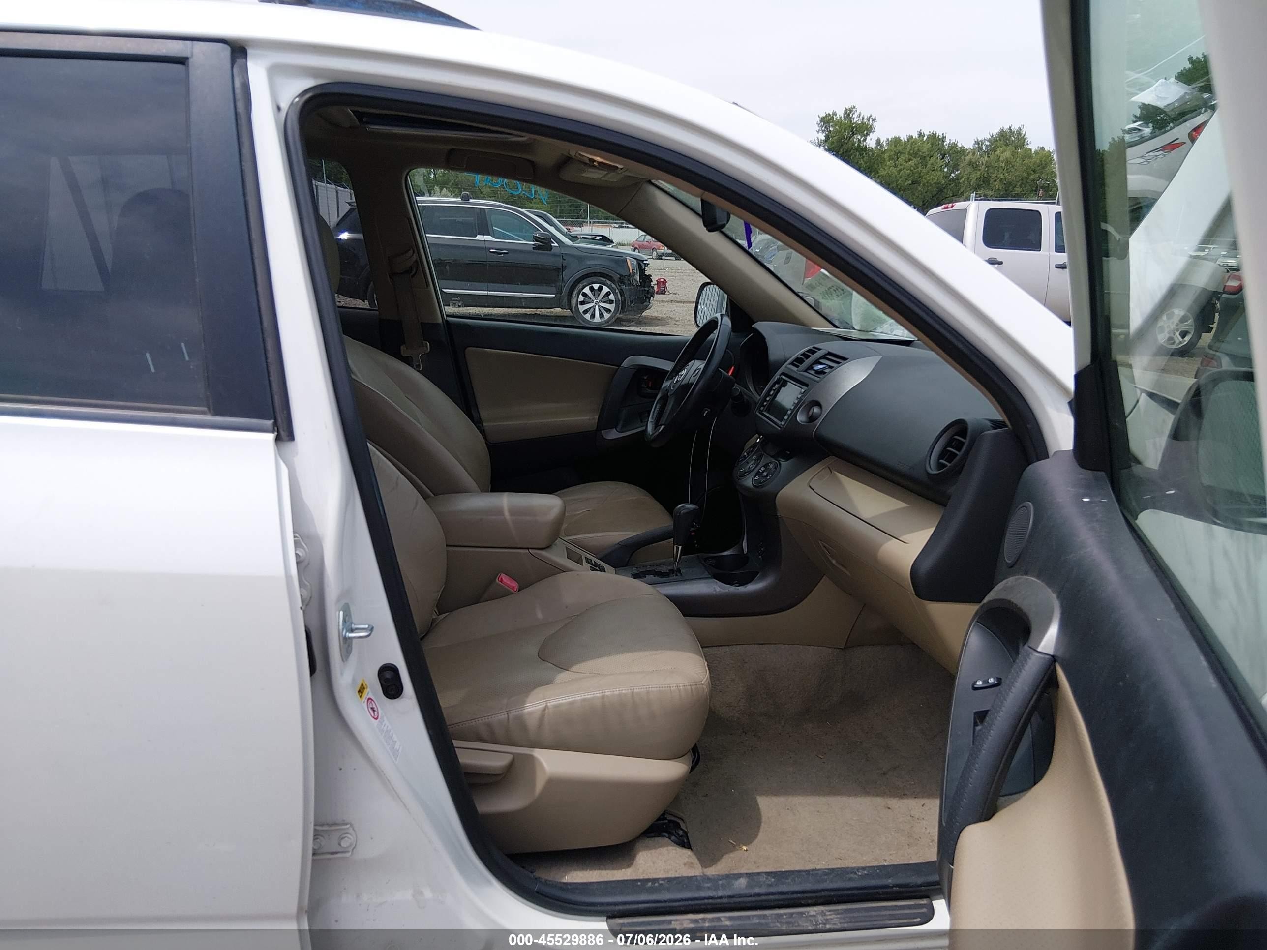 2009 Toyota Rav4 Limited V6 White vin: JTMBK31V395083034