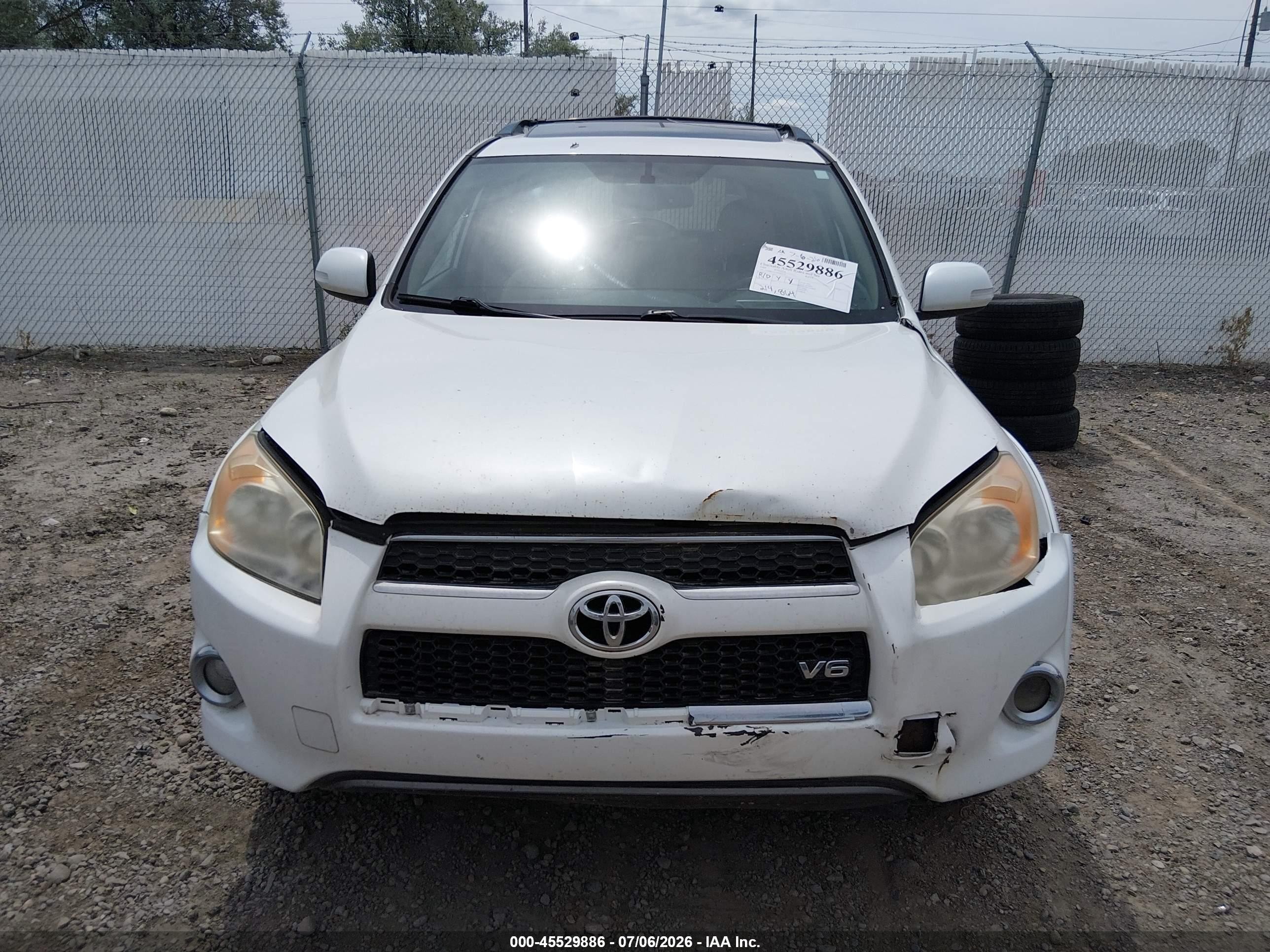 2009 Toyota Rav4 Limited V6 White vin: JTMBK31V395083034